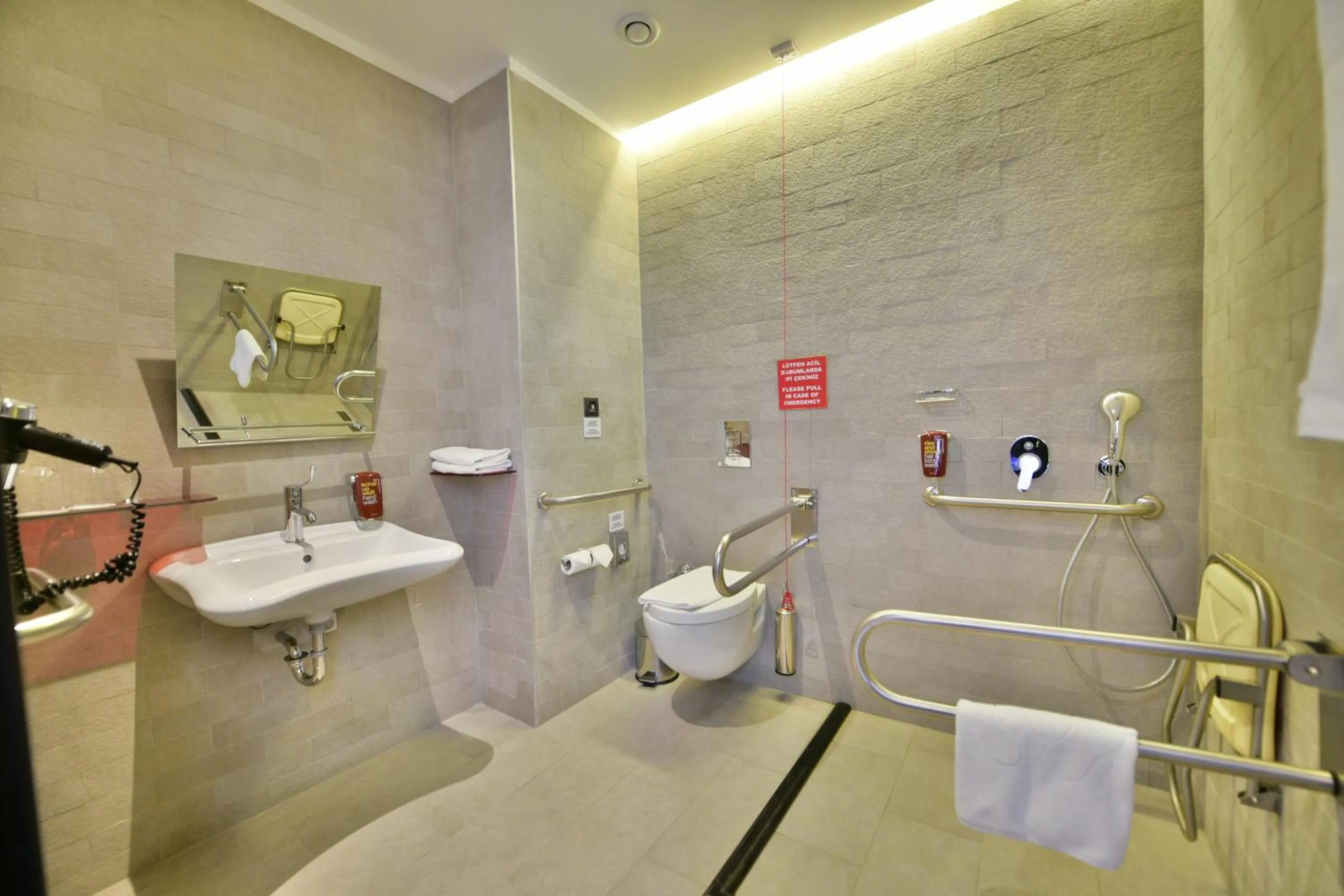 Toilet in Park Inn By Radisson Istanbul Ataturk Airport