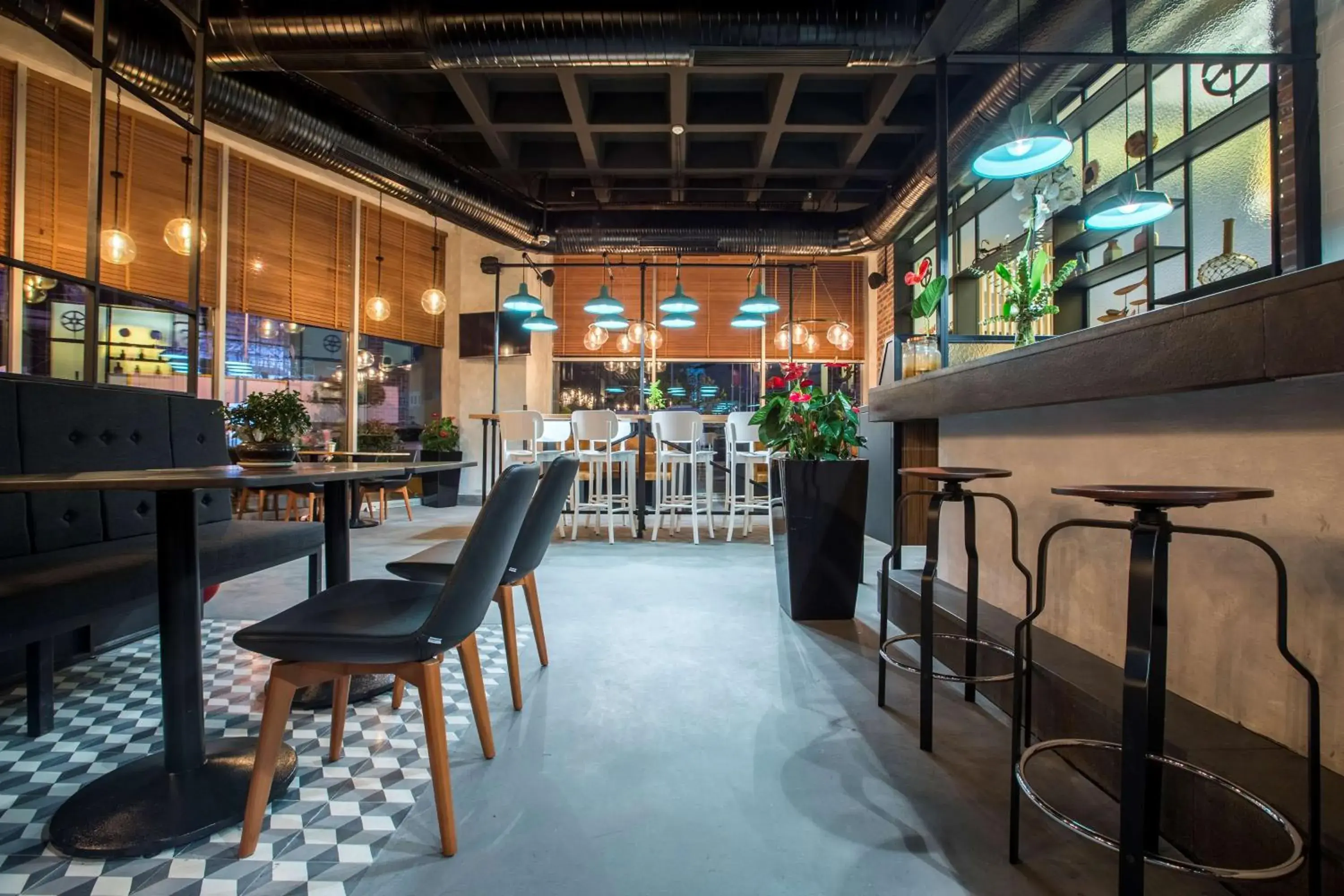 Lounge or bar in Park Inn By Radisson Istanbul Ataturk Airport Lounge or bar in Park Inn By Radisson Istanbul Ataturk Airport