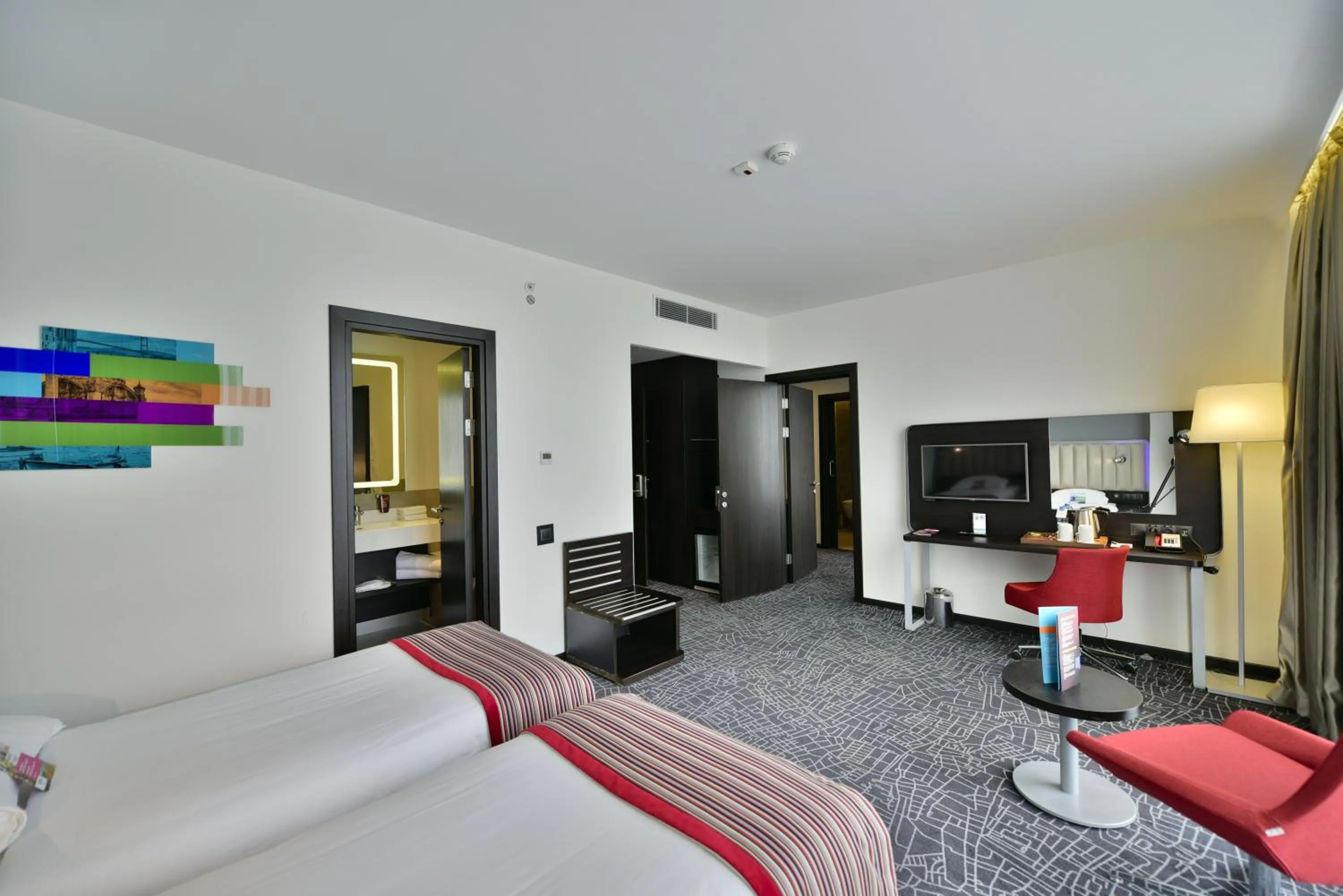 Photo of the whole room, Bed in Park Inn By Radisson Istanbul Ataturk Airport