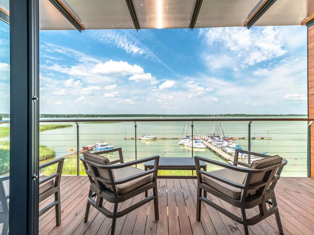 Day in Marina Nawigator