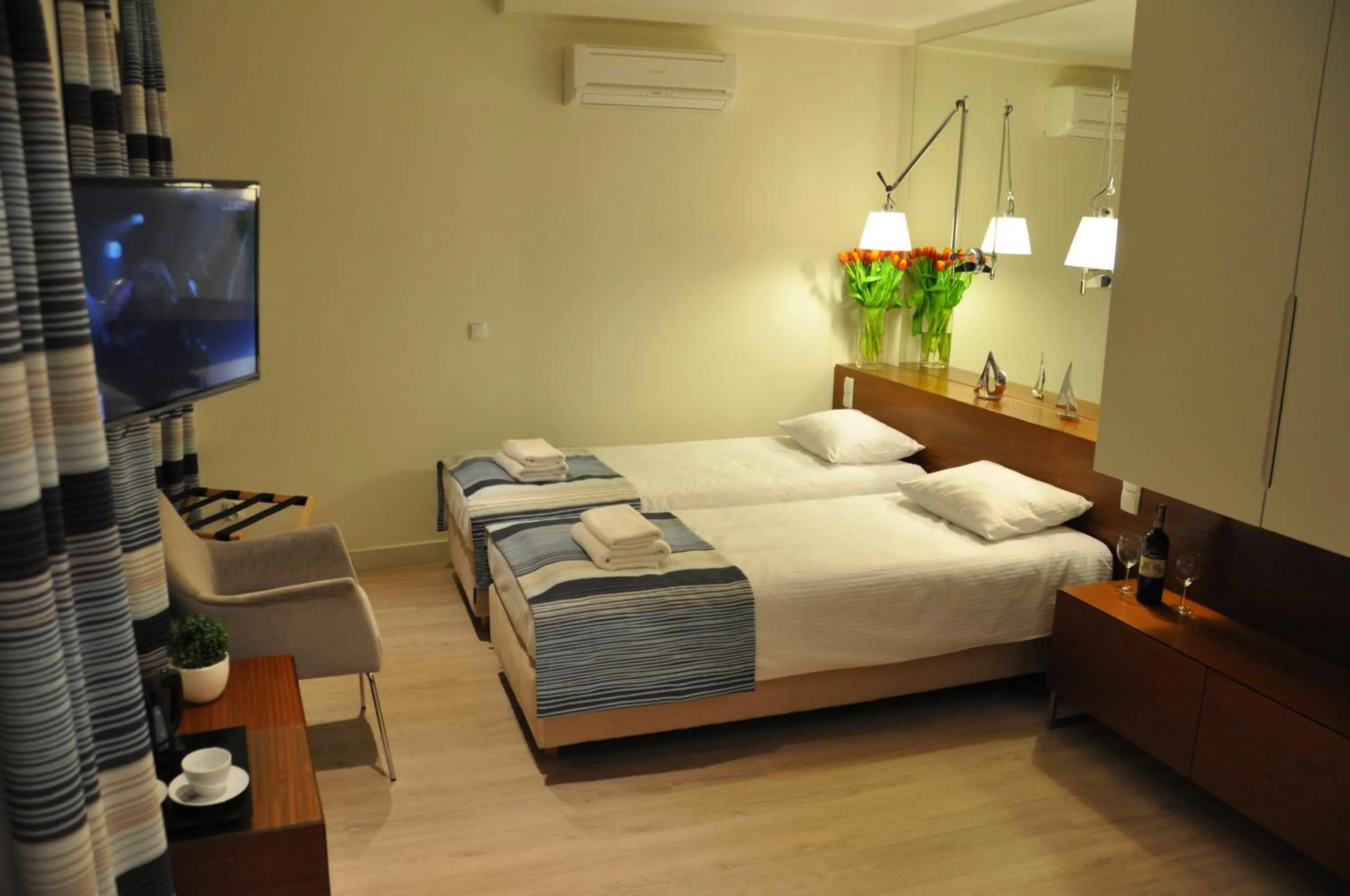 Photo of the whole room, Bed in Marina Nawigator