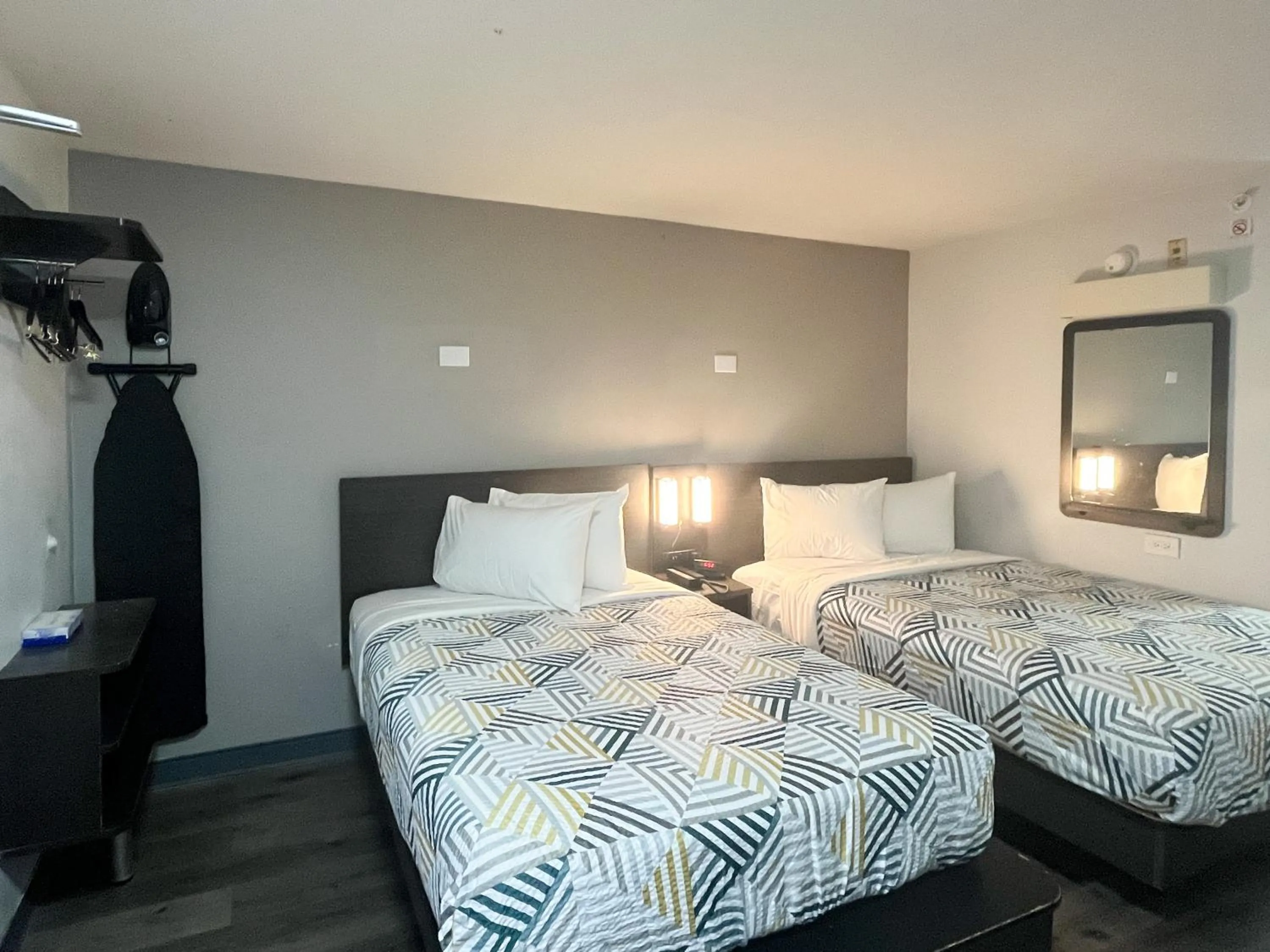 Photo of the whole room, Bed in Studio 6 Augusta, GA