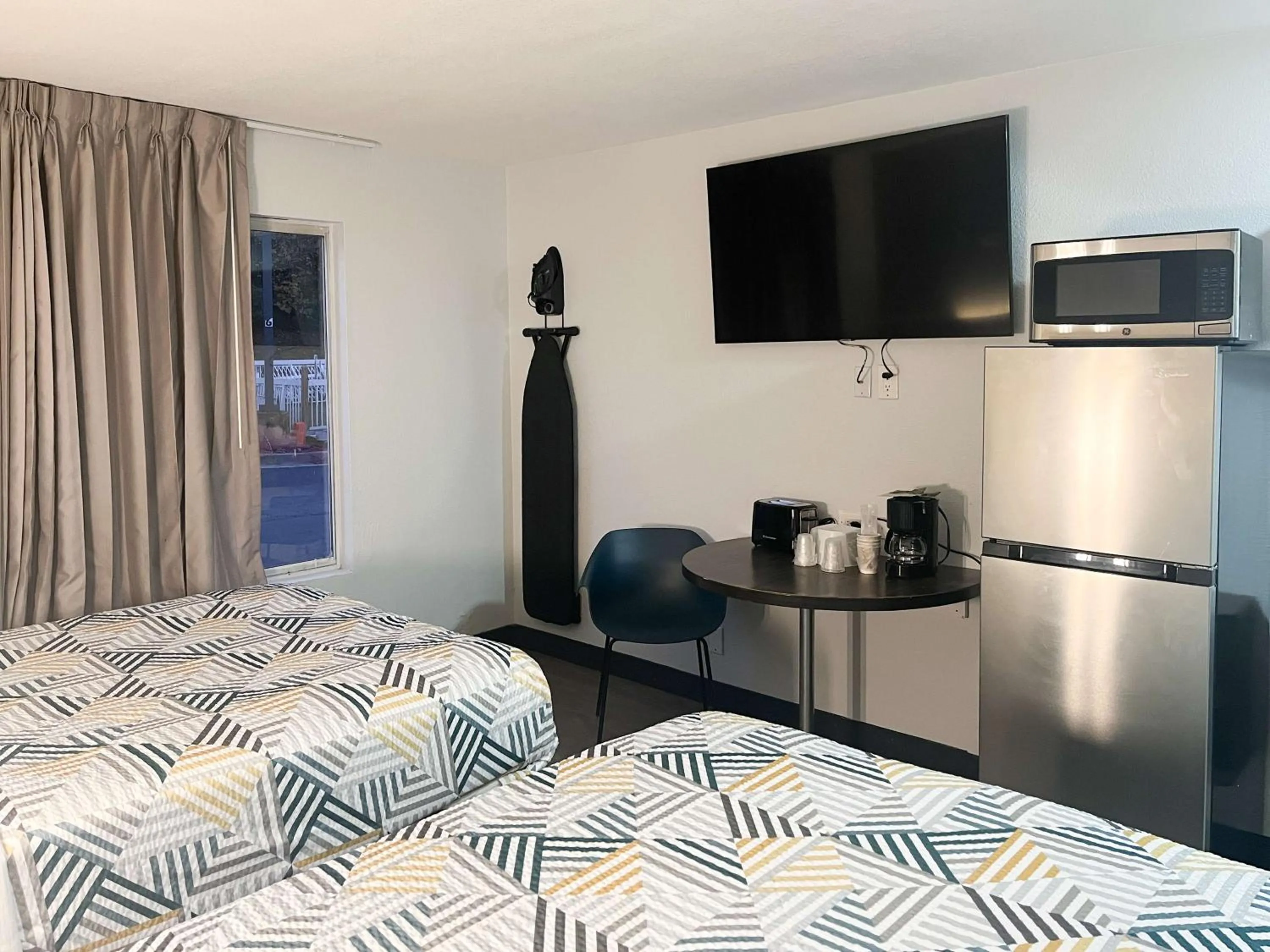 Bedroom, Bed in Studio 6 Augusta, GA