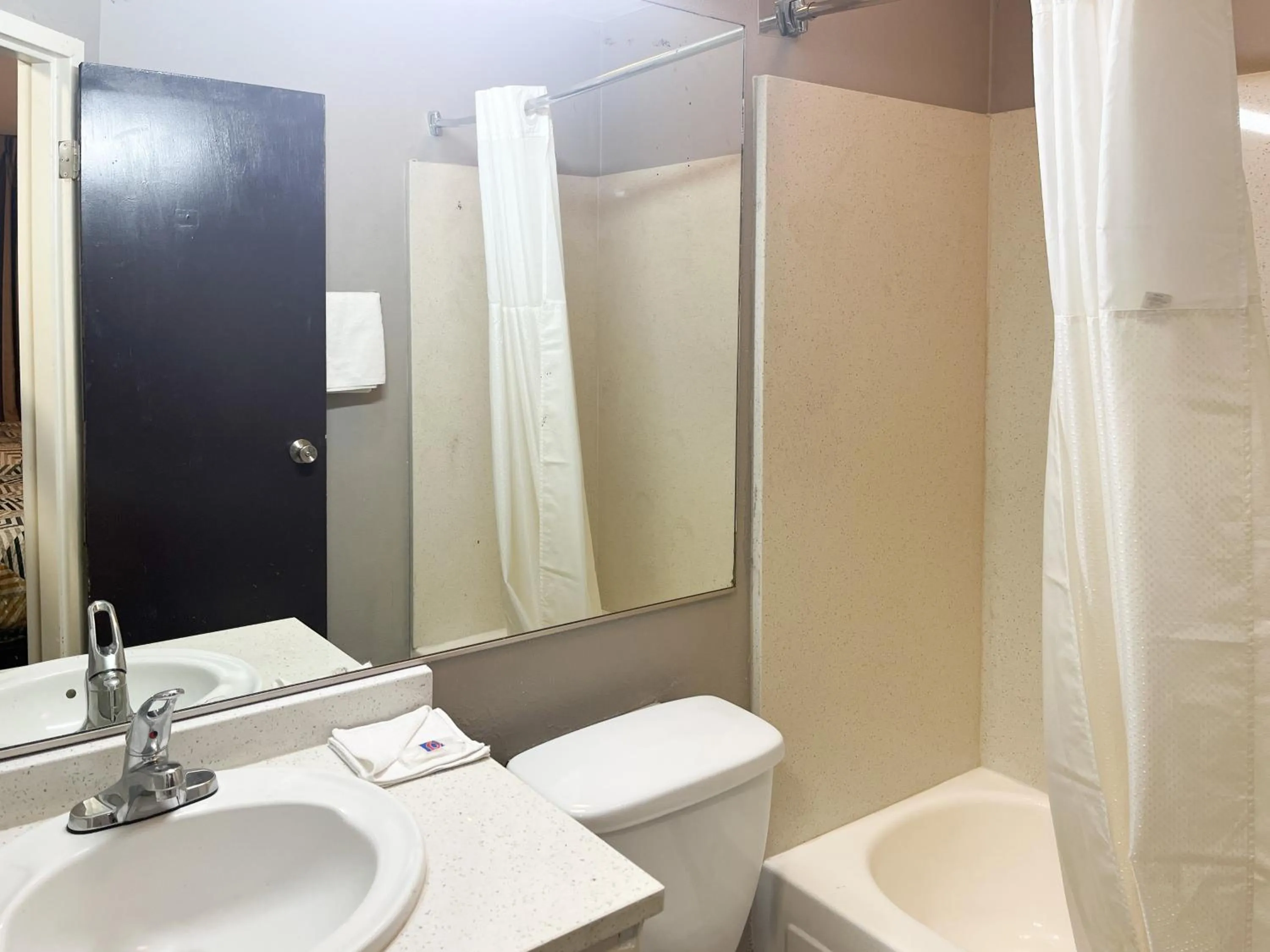 Bathroom in Studio 6 Augusta, GA