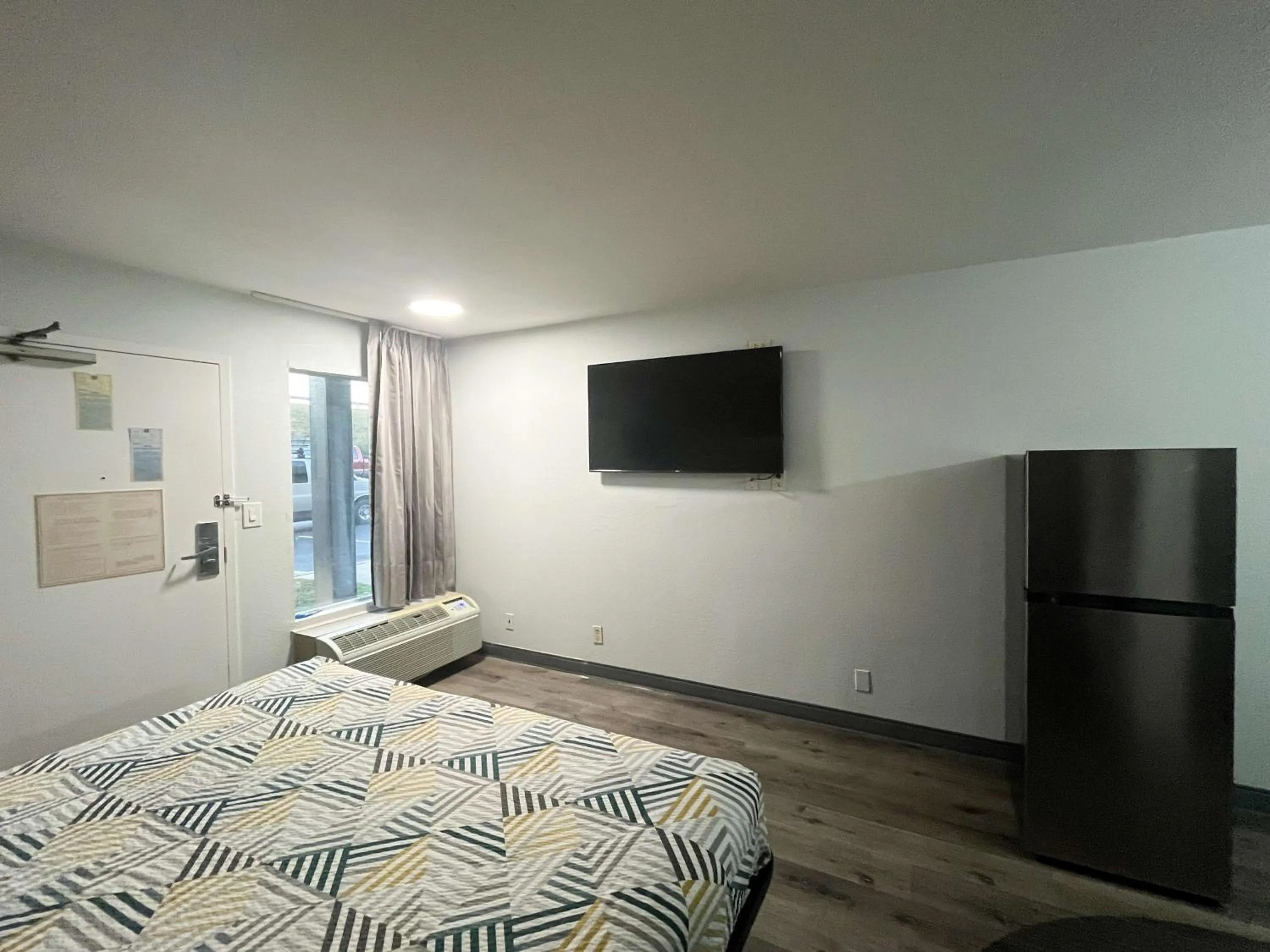 Bedroom, Bed in Studio 6 Augusta, GA