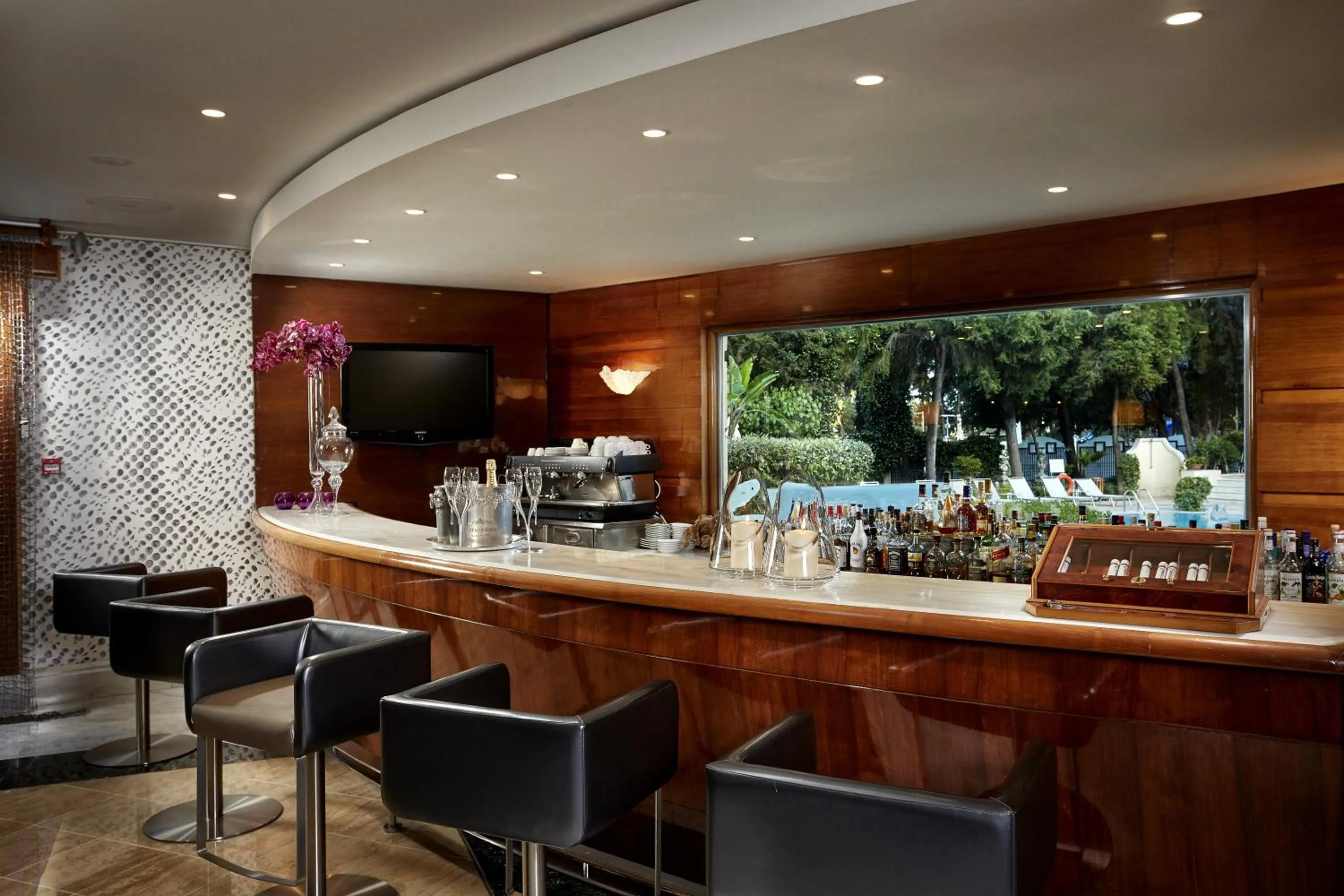 Lounge or bar in Rodos Park