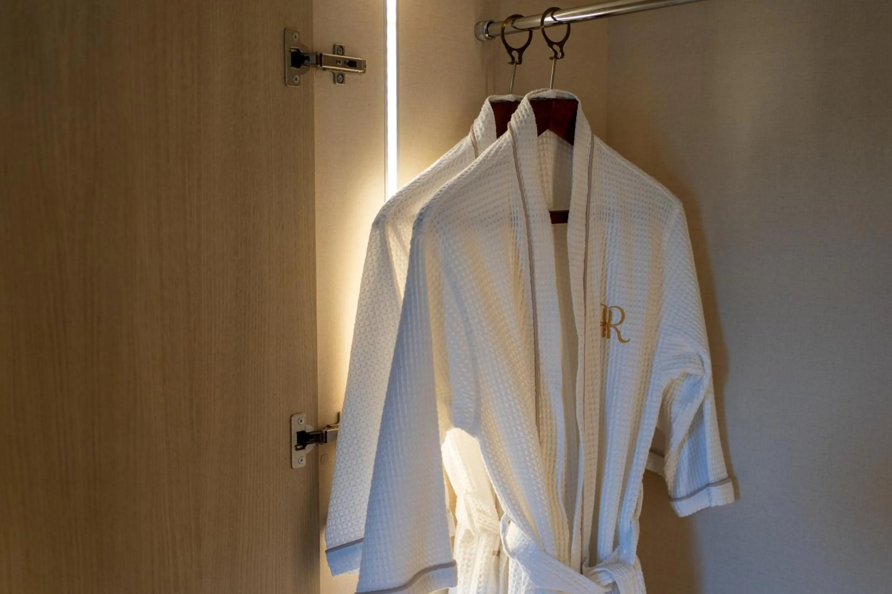 wardrobe in Rodos Park