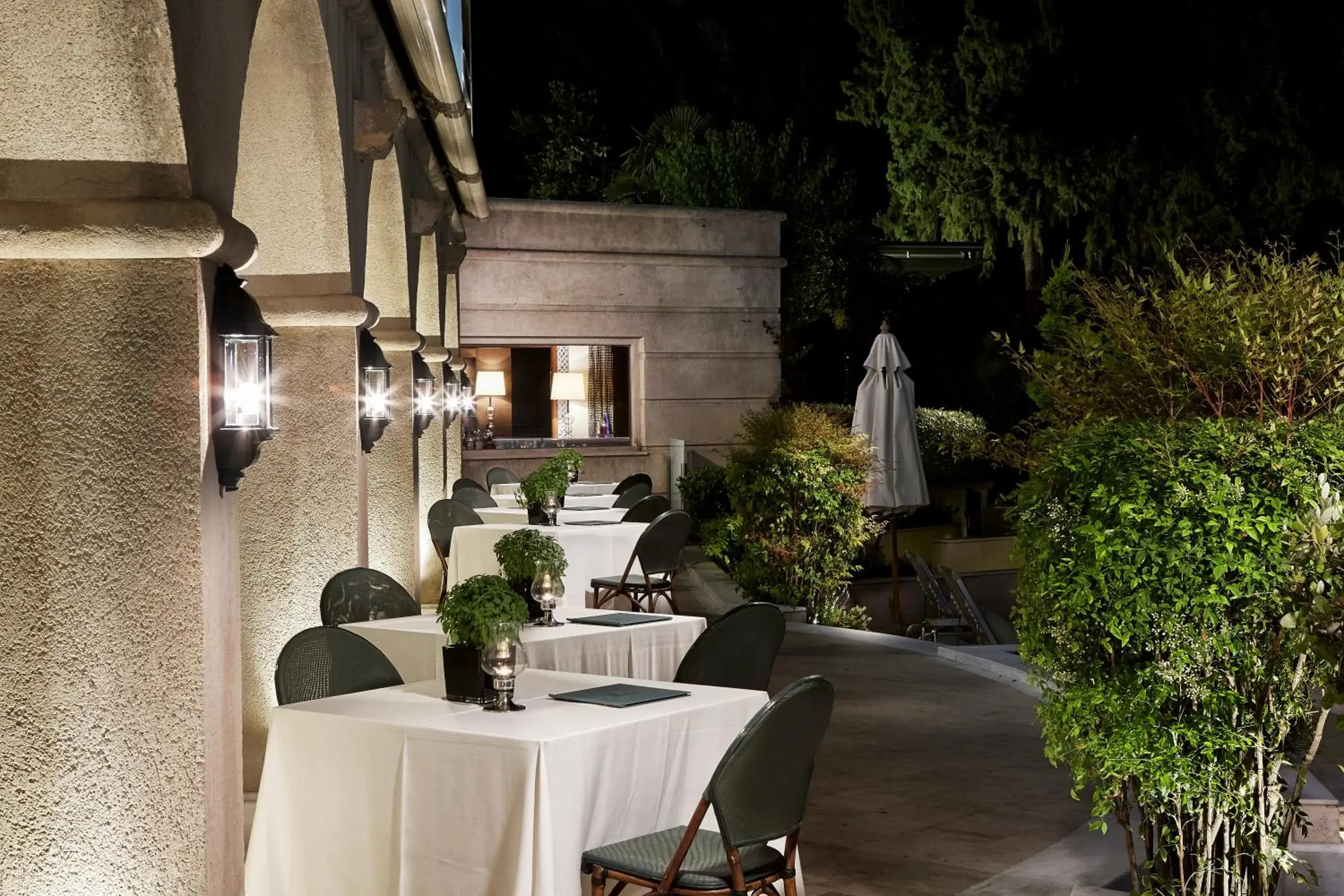 Restaurant/places to eat in Rodos Park Restaurant/places to eat in Rodos Park