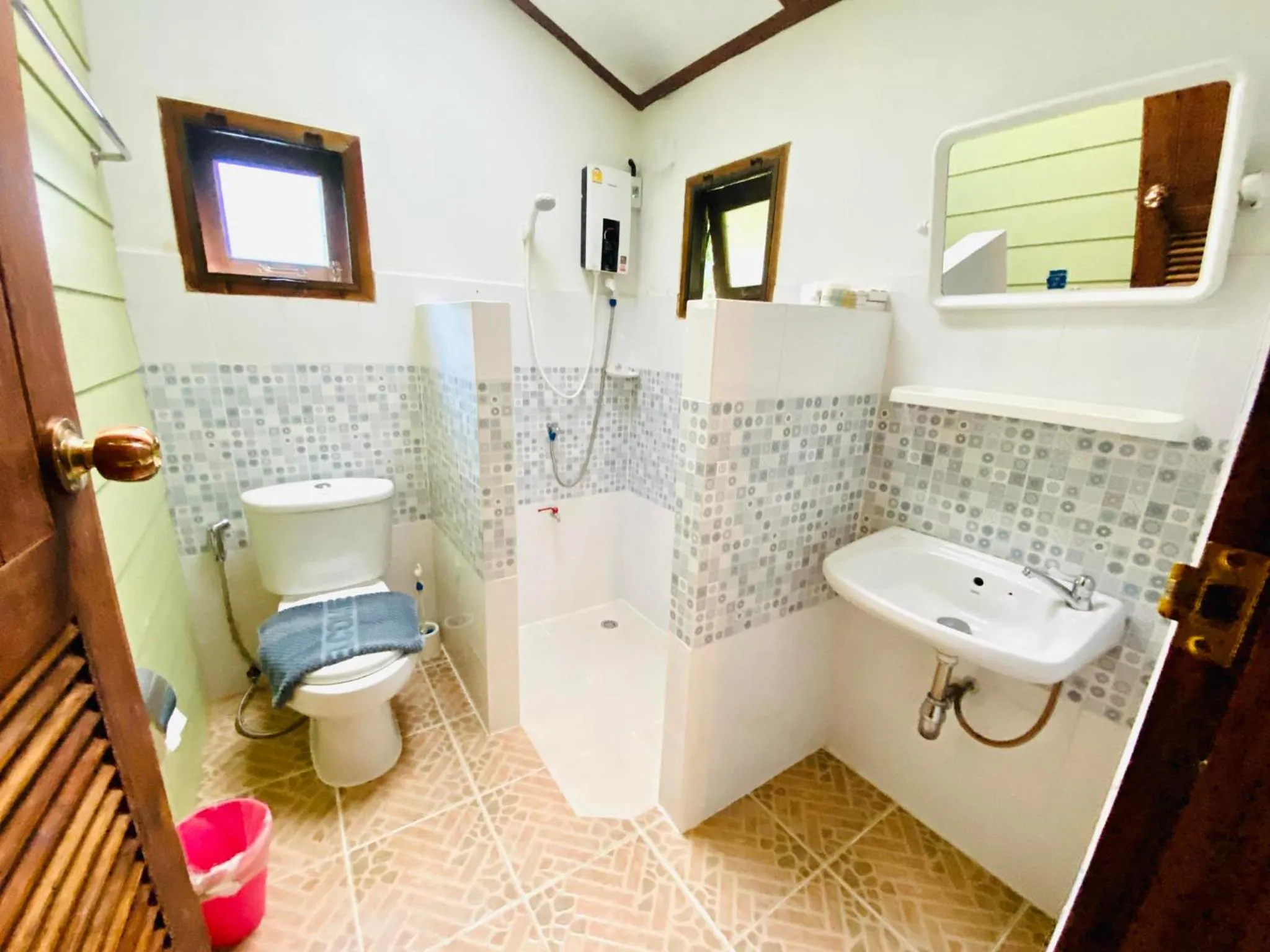 Shower in At Home Chiang Dao, Pooch Lovers