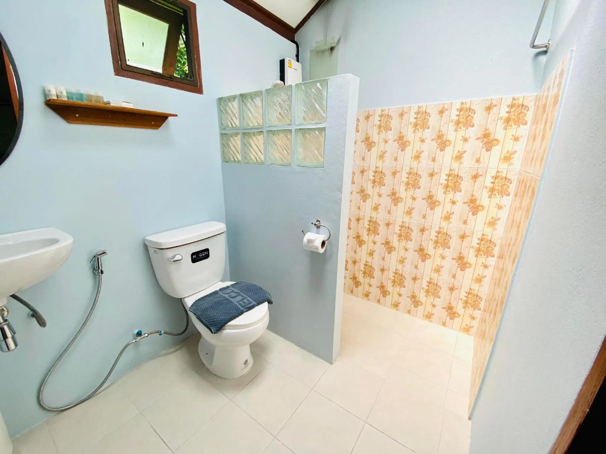 Shower in At Home Chiang Dao, Pooch Lovers