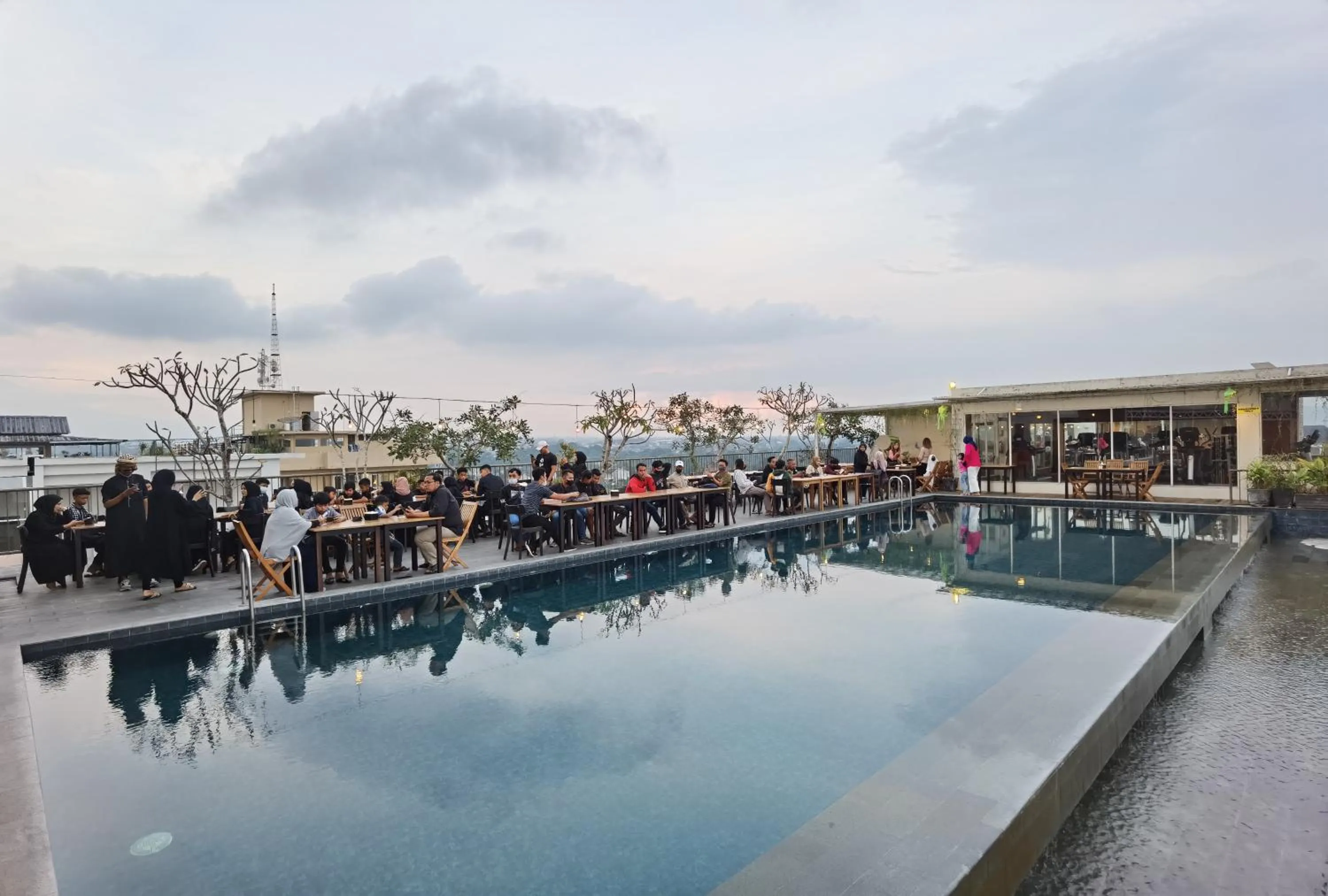 Swimming pool in Student Park Hotel