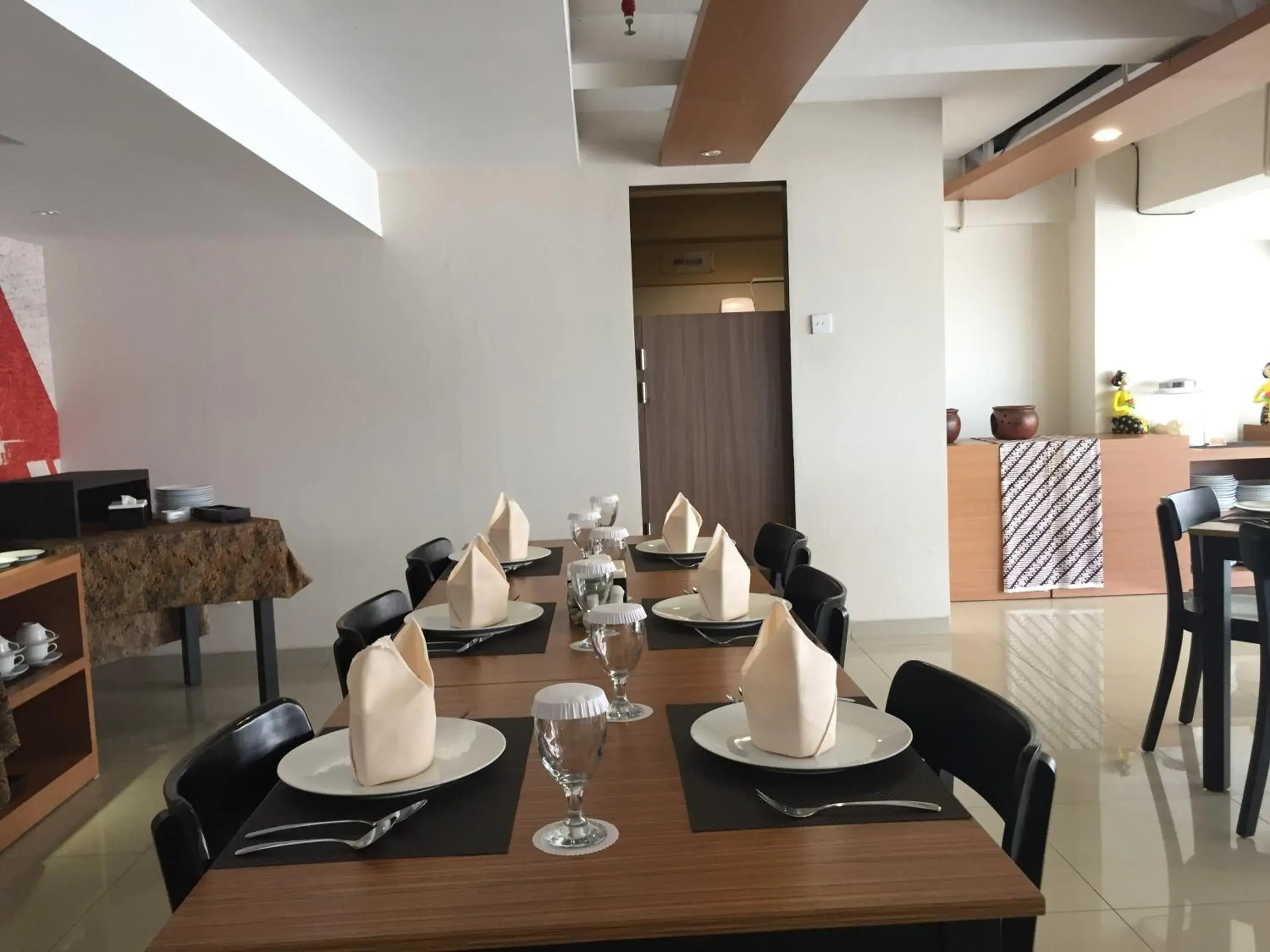 Restaurant/places to eat in Student Park Hotel Restaurant/places to eat in Student Park Hotel