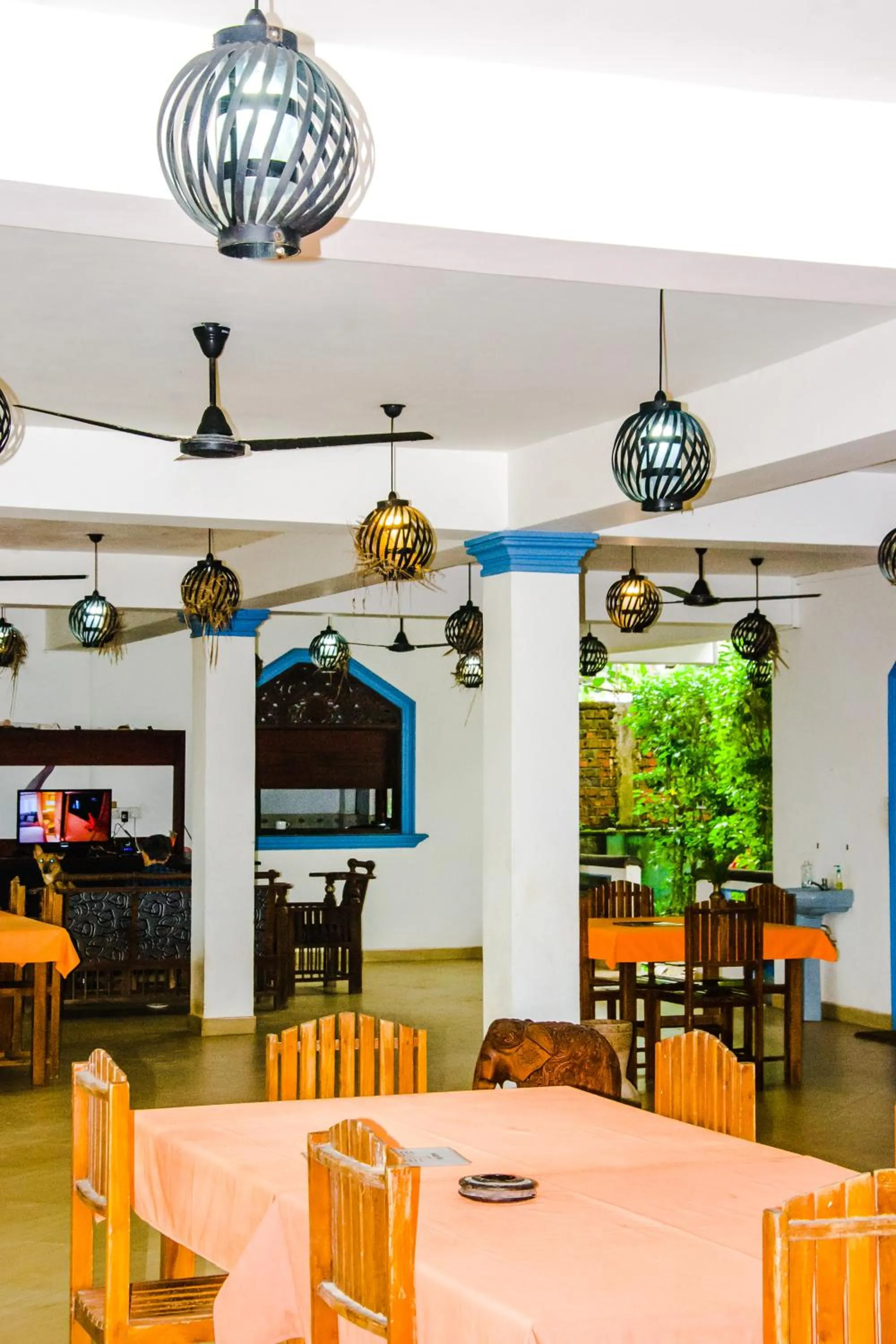 Restaurant/places to eat in No Name Rest