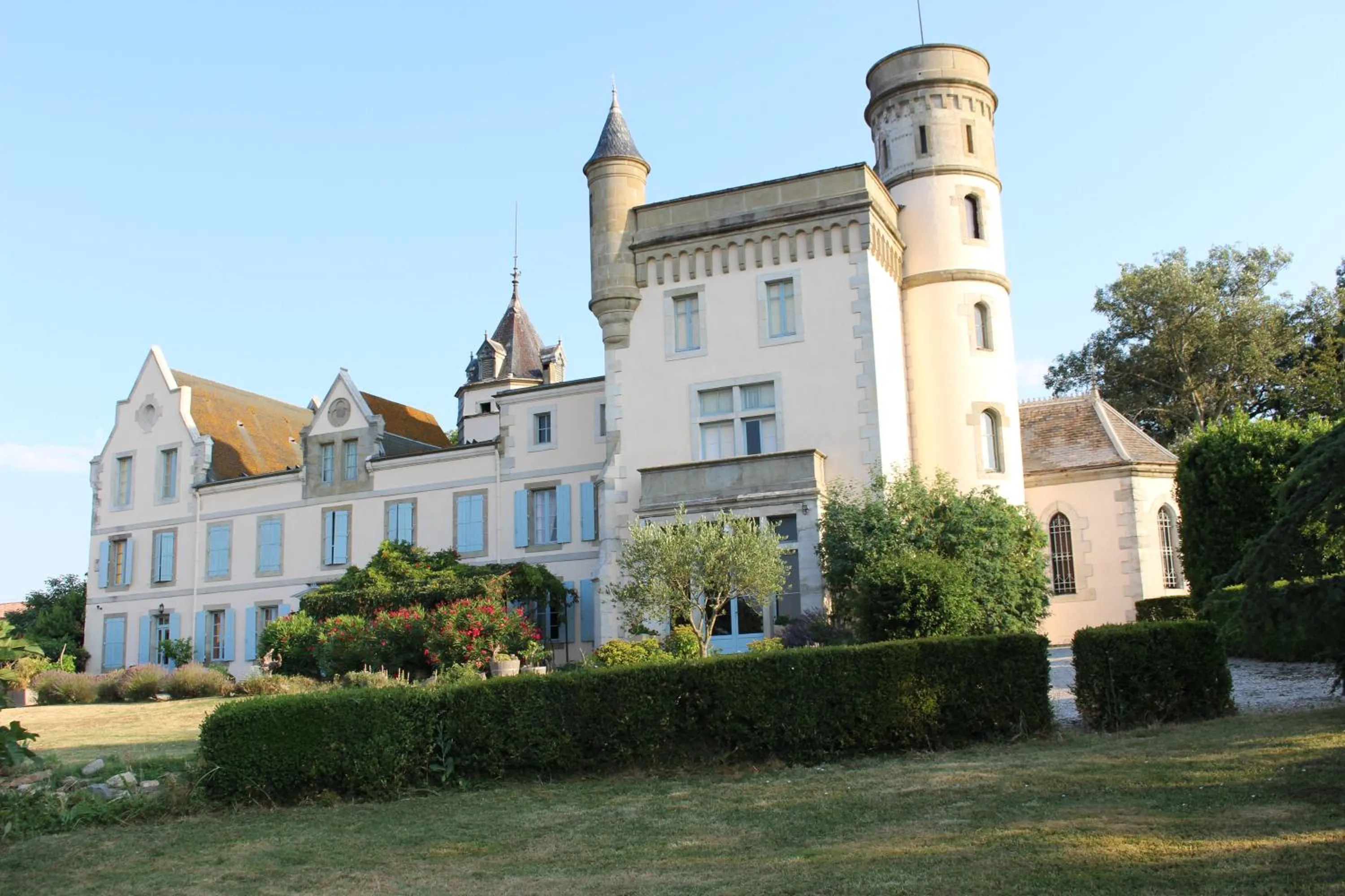 Facade/entrance in Château de Villeneuve - Montolieu