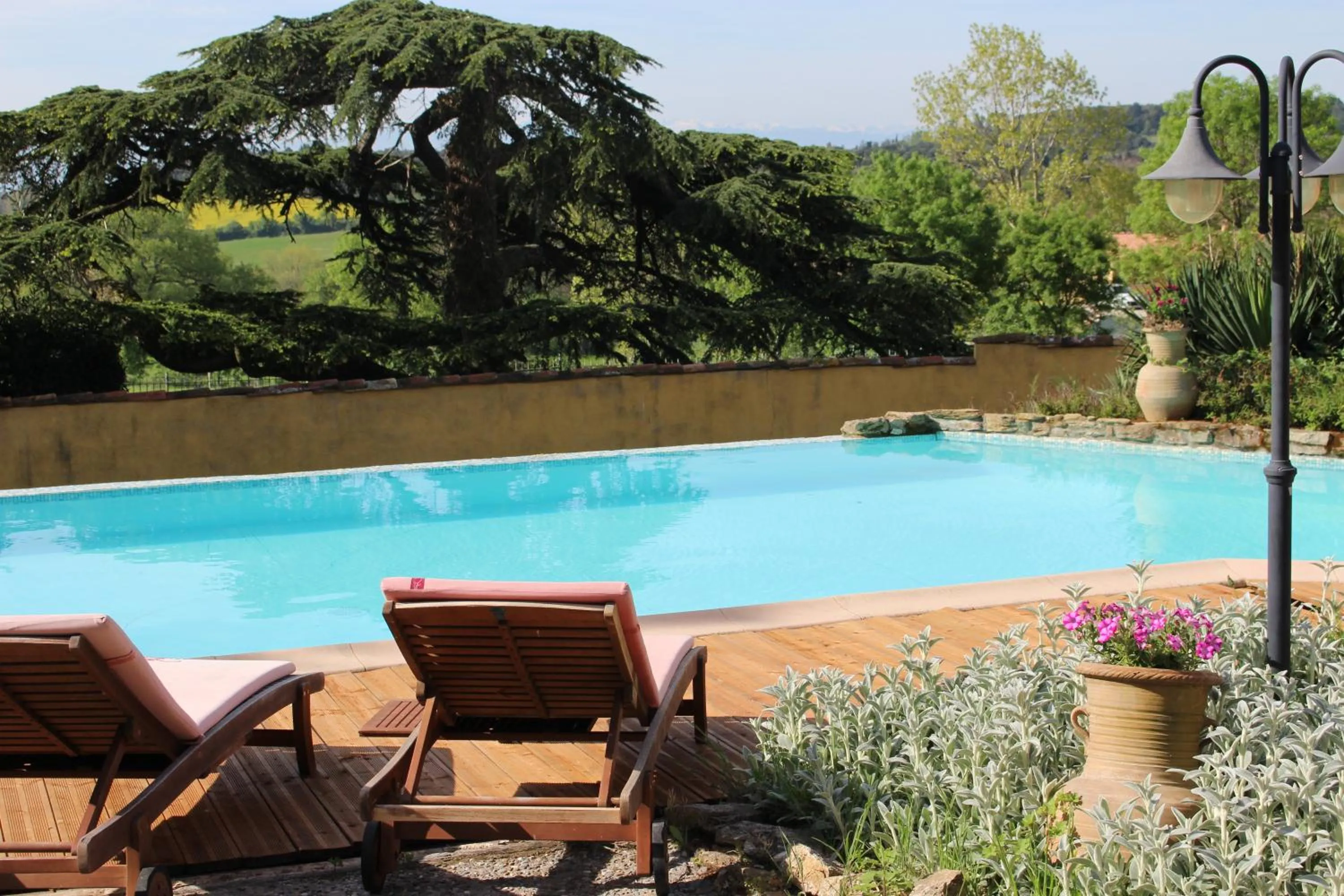 Swimming pool in Château de Villeneuve - Montolieu