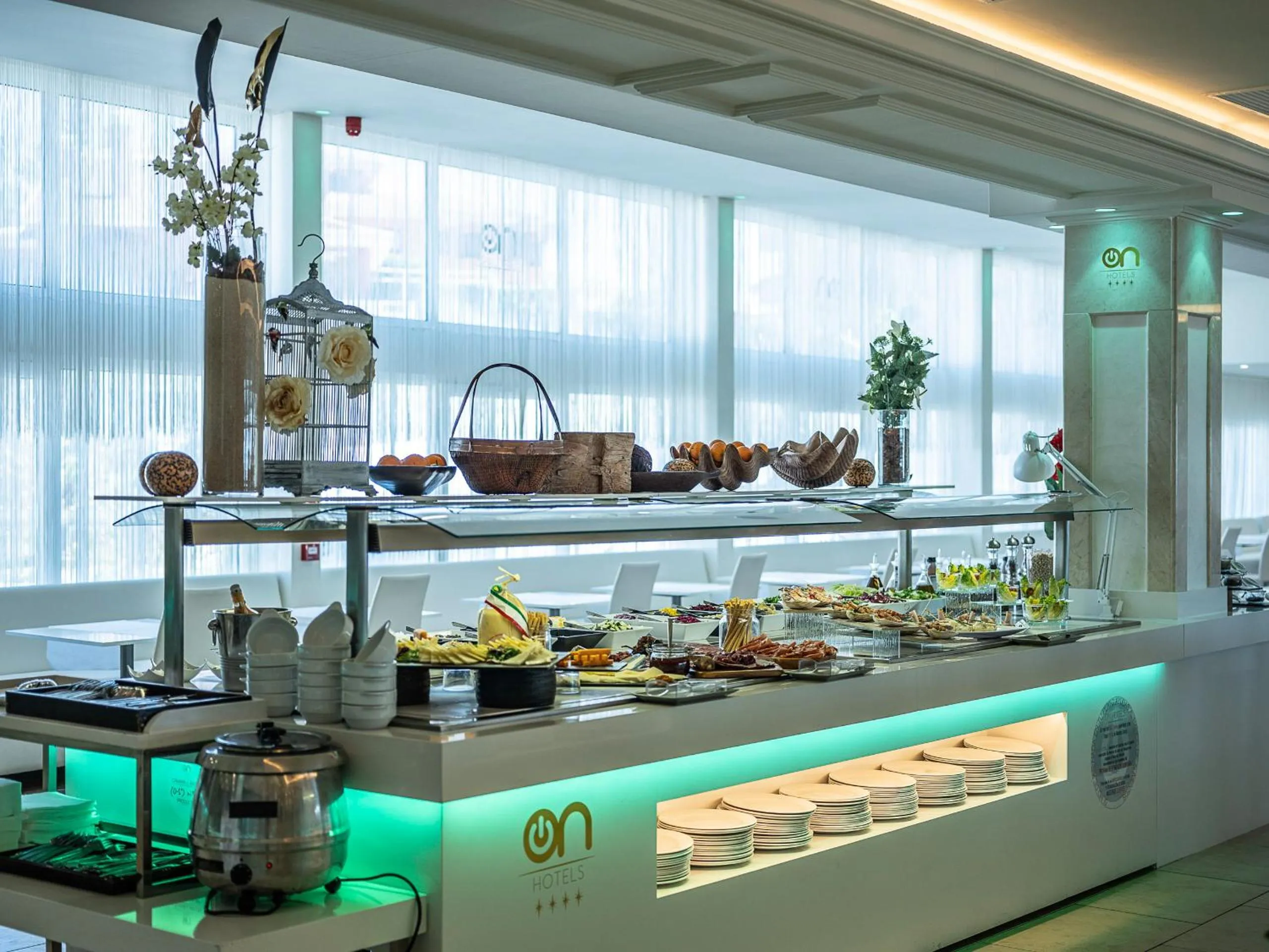 Restaurant/places to eat in ON Hotels Oceanfront Adults Designed