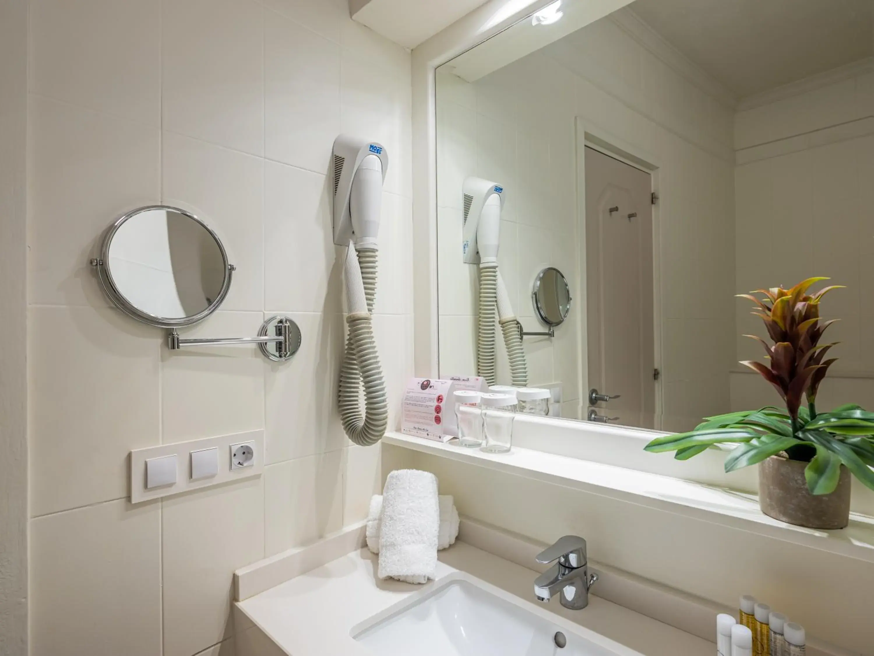 Standard Single Room in ON Hotels Oceanfront Adults Designed Standard Single Room in ON Hotels Oceanfront Adults Designed