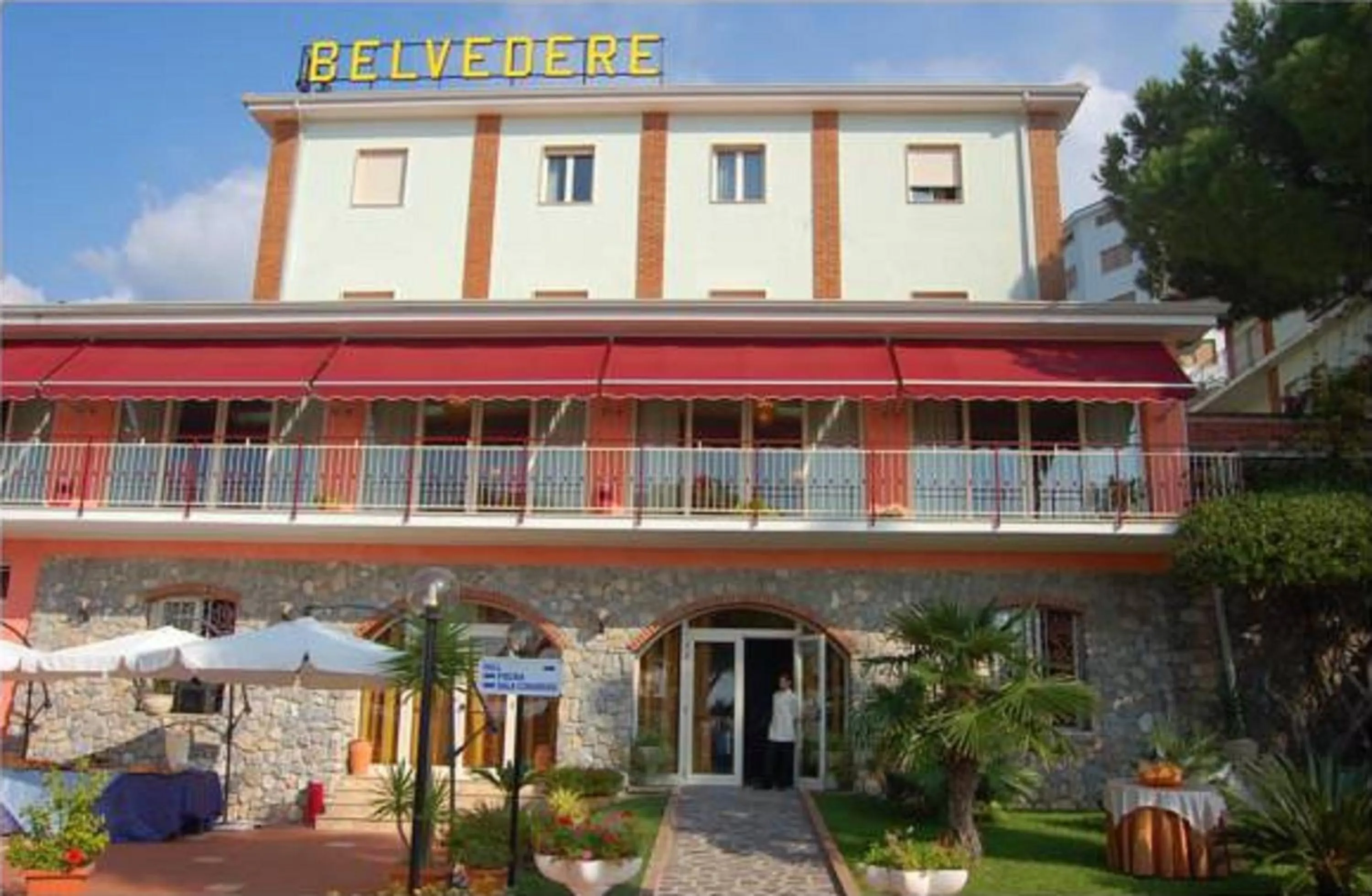 Facade/entrance in Belvedere Hotel Club