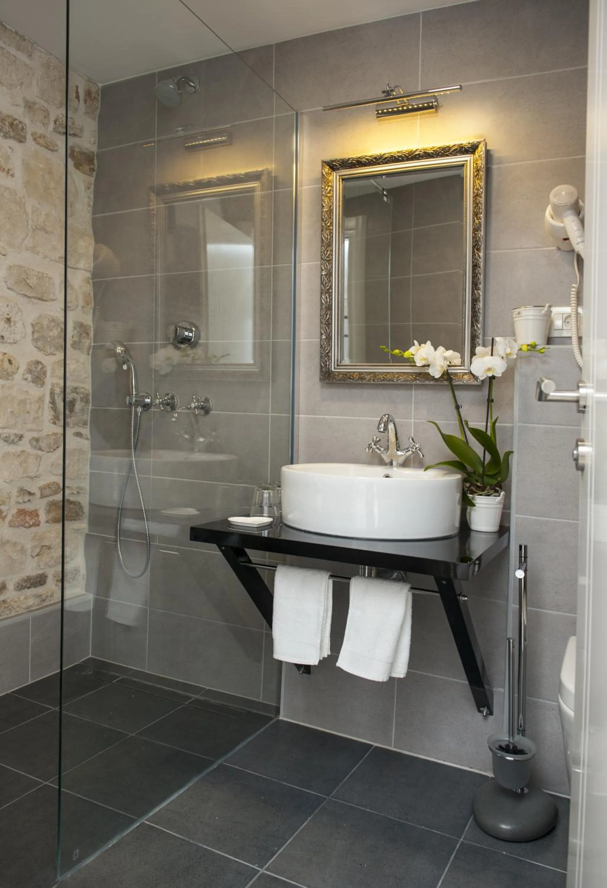 Bathroom in Palace Tartaglia