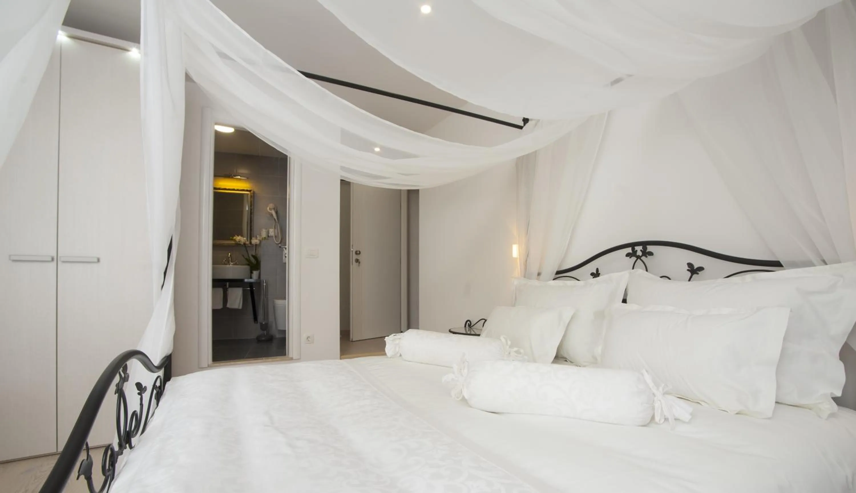 Photo of the whole room, Bed in Palace Tartaglia