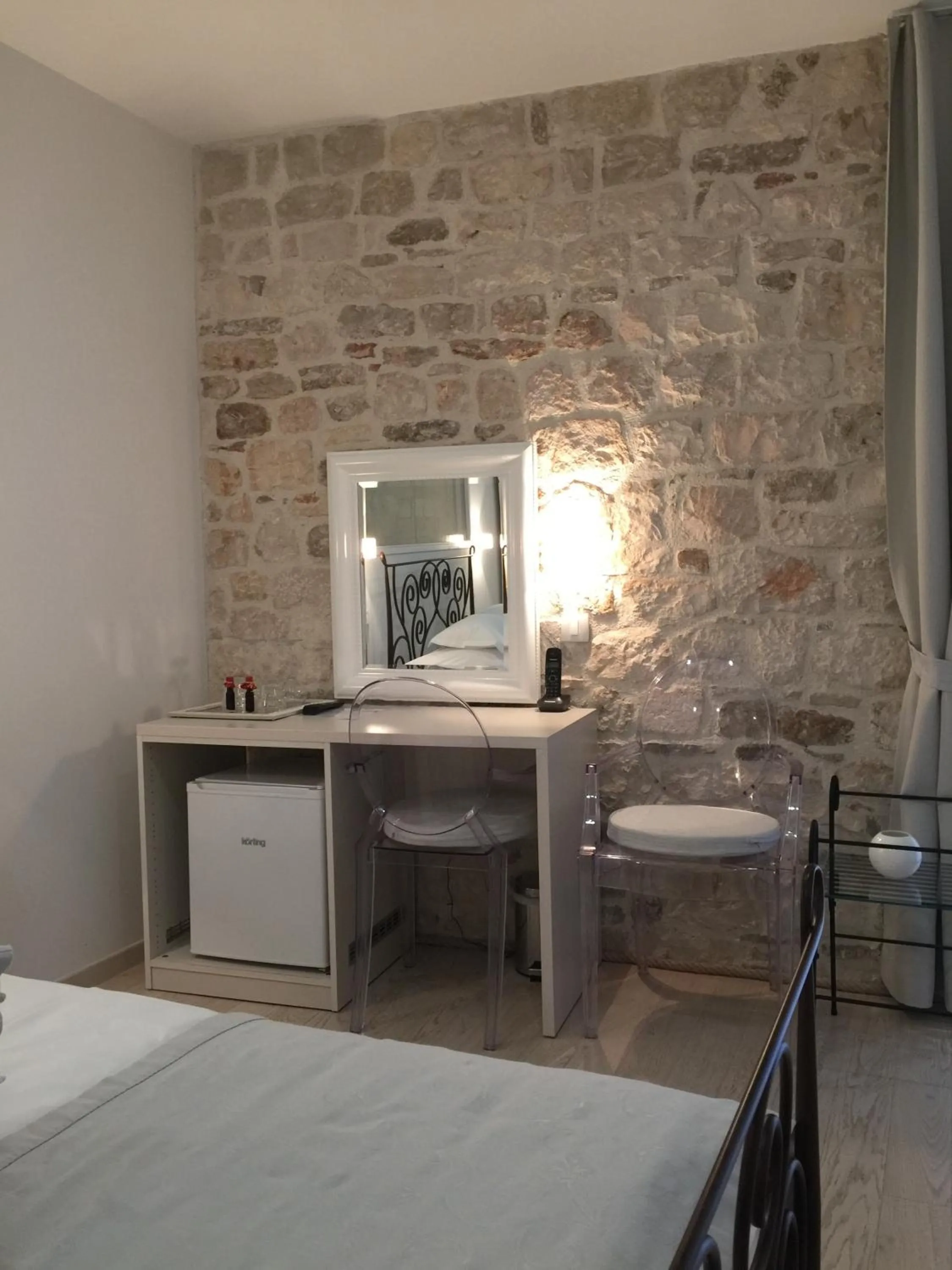 Photo of the whole room, Bed in Palace Tartaglia