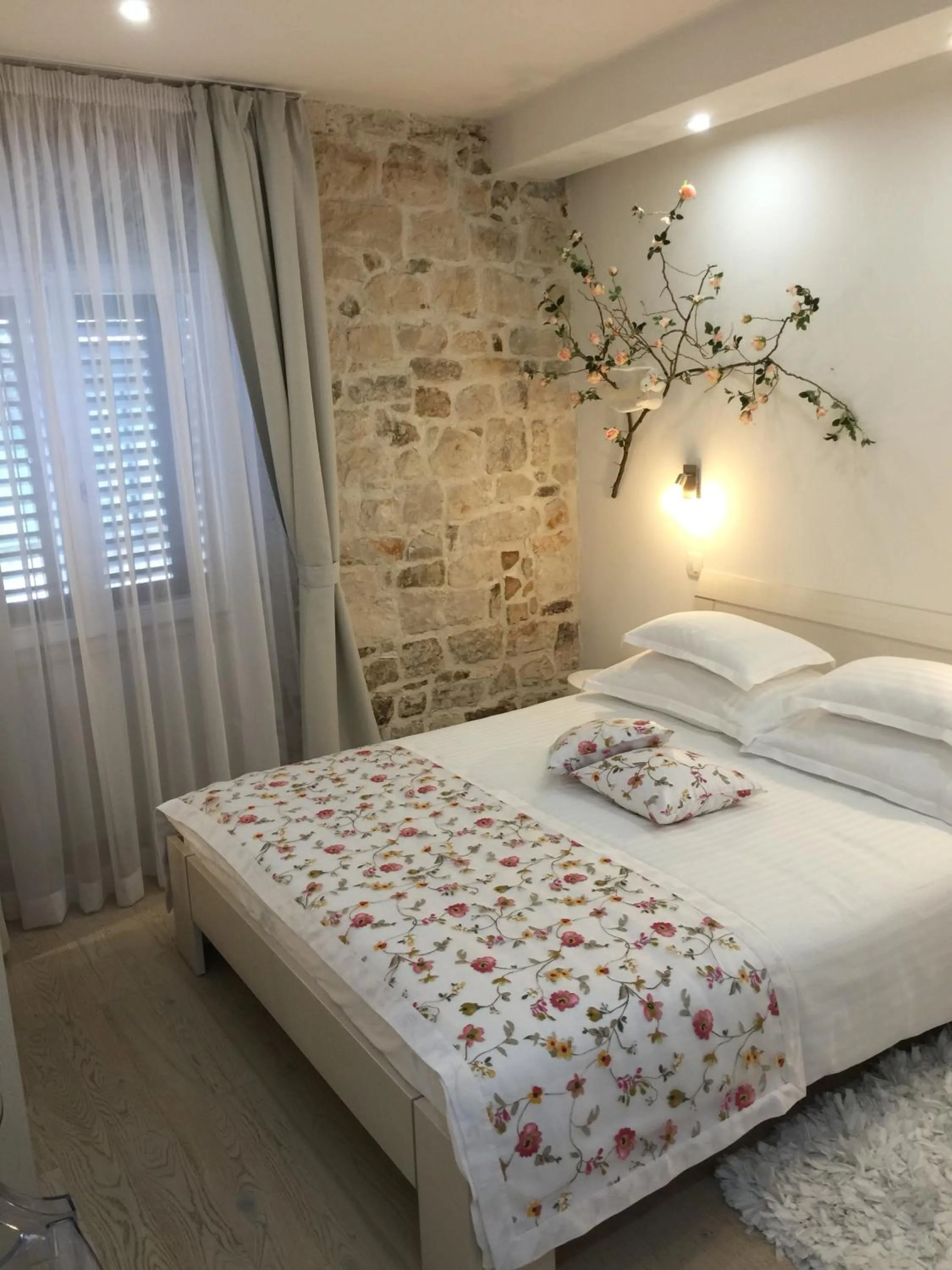 Photo of the whole room, Bed in Palace Tartaglia