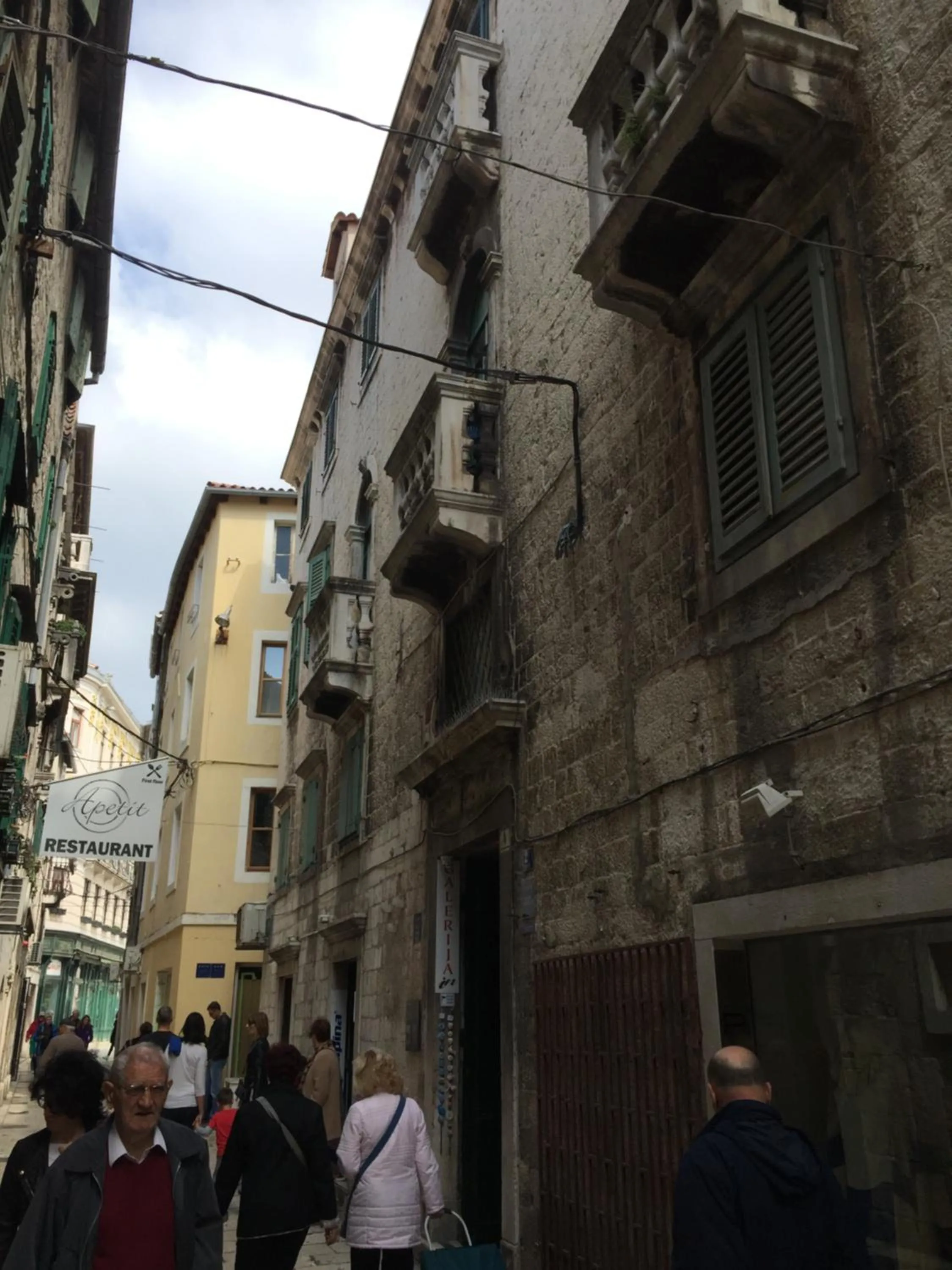 Neighbourhood in Palace Tartaglia