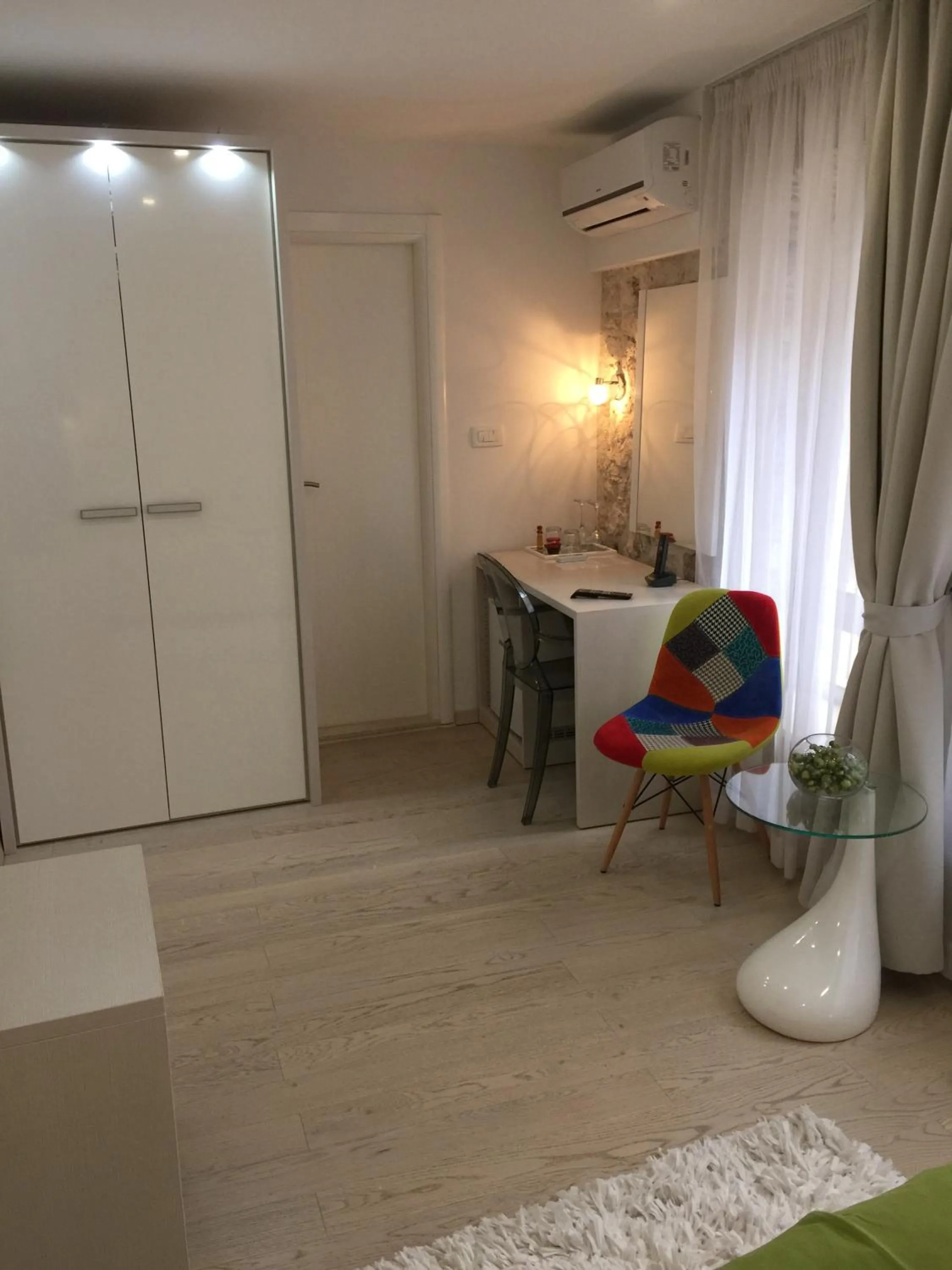 Photo of the whole room in Palace Tartaglia