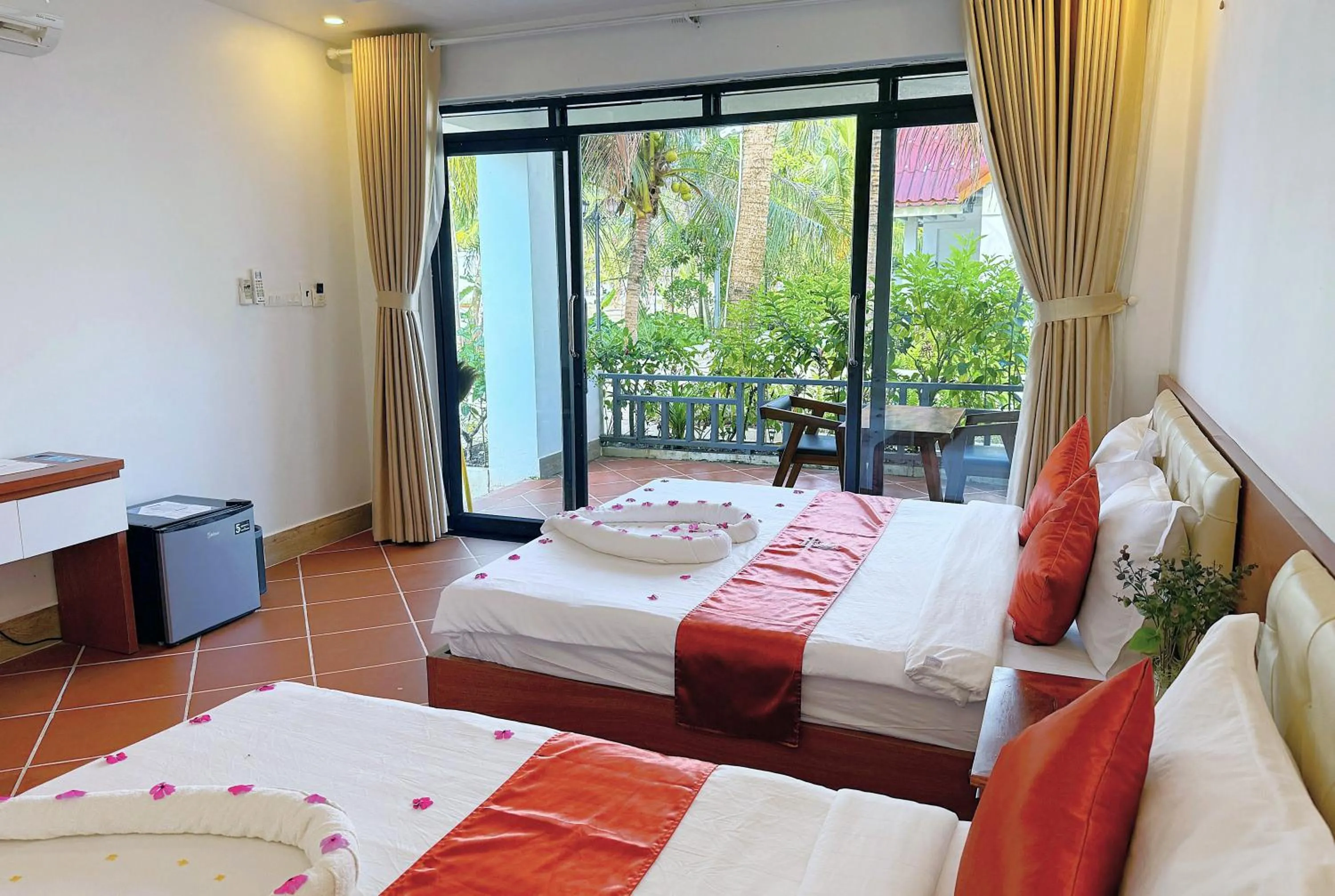 Balcony/Terrace, Bed in SoonNoeng Resort