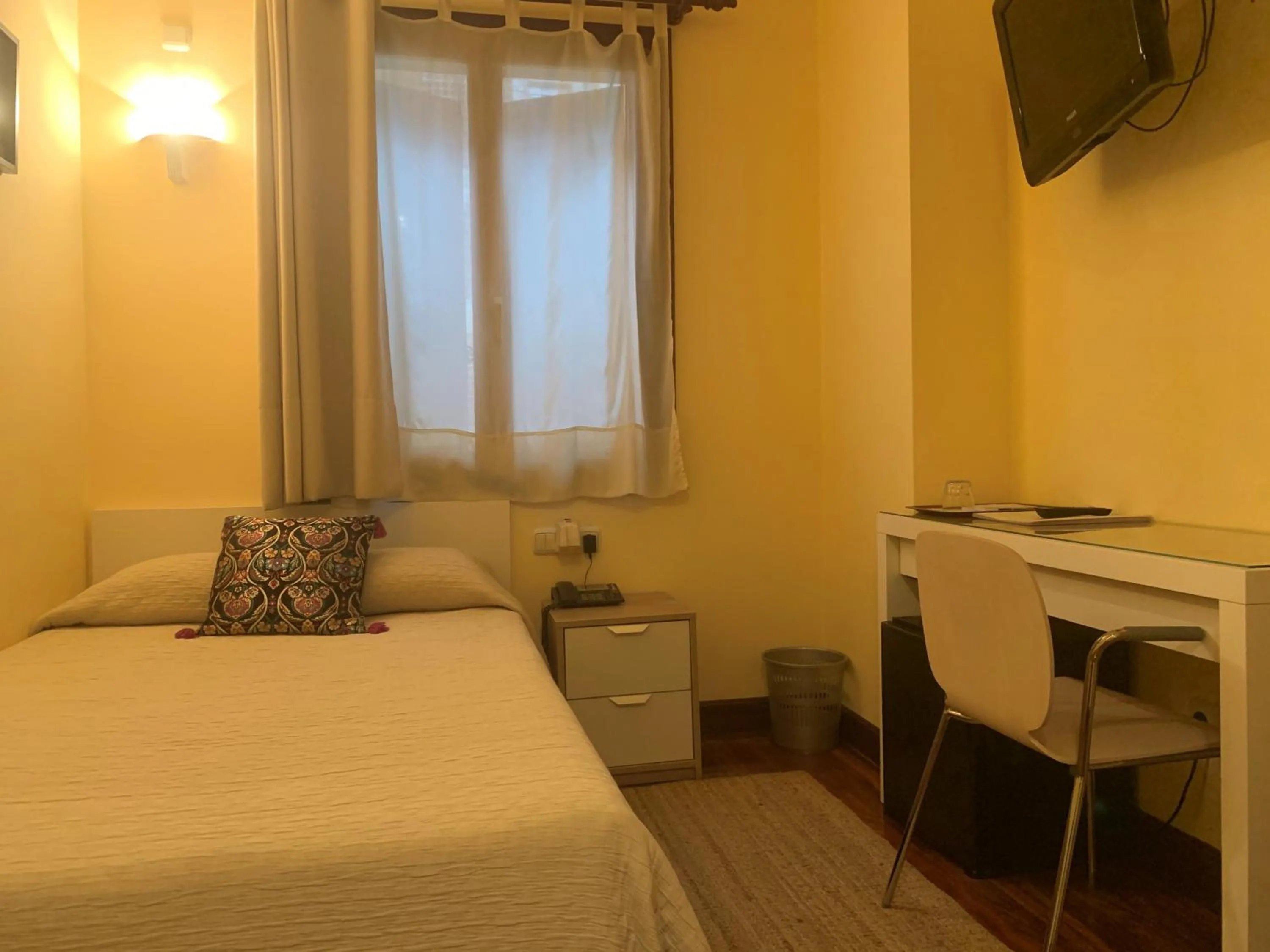 Single Room in Hotel Alameda