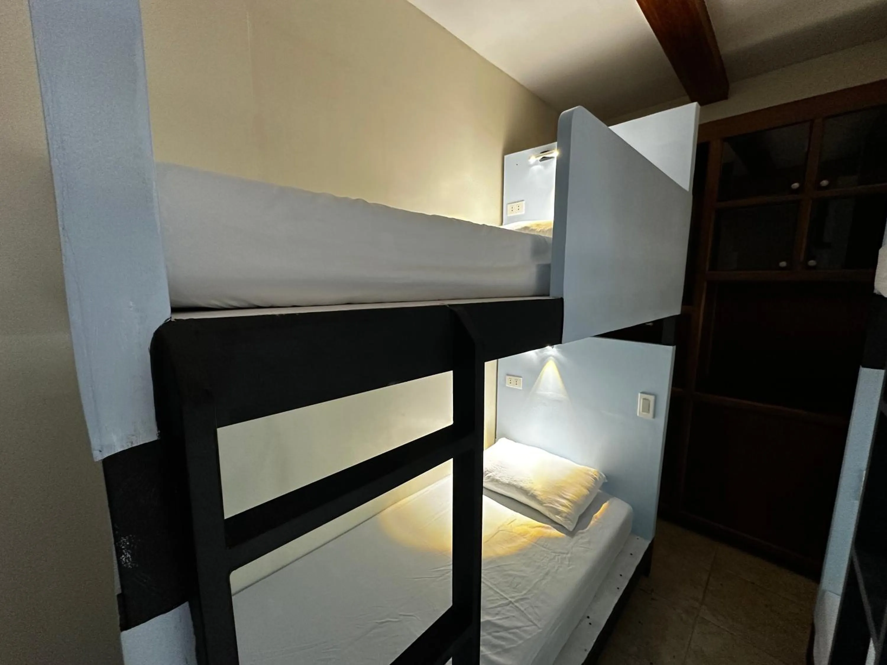 Bed in Bluewaves Hostel & Villa Panagsama by Hiverooms