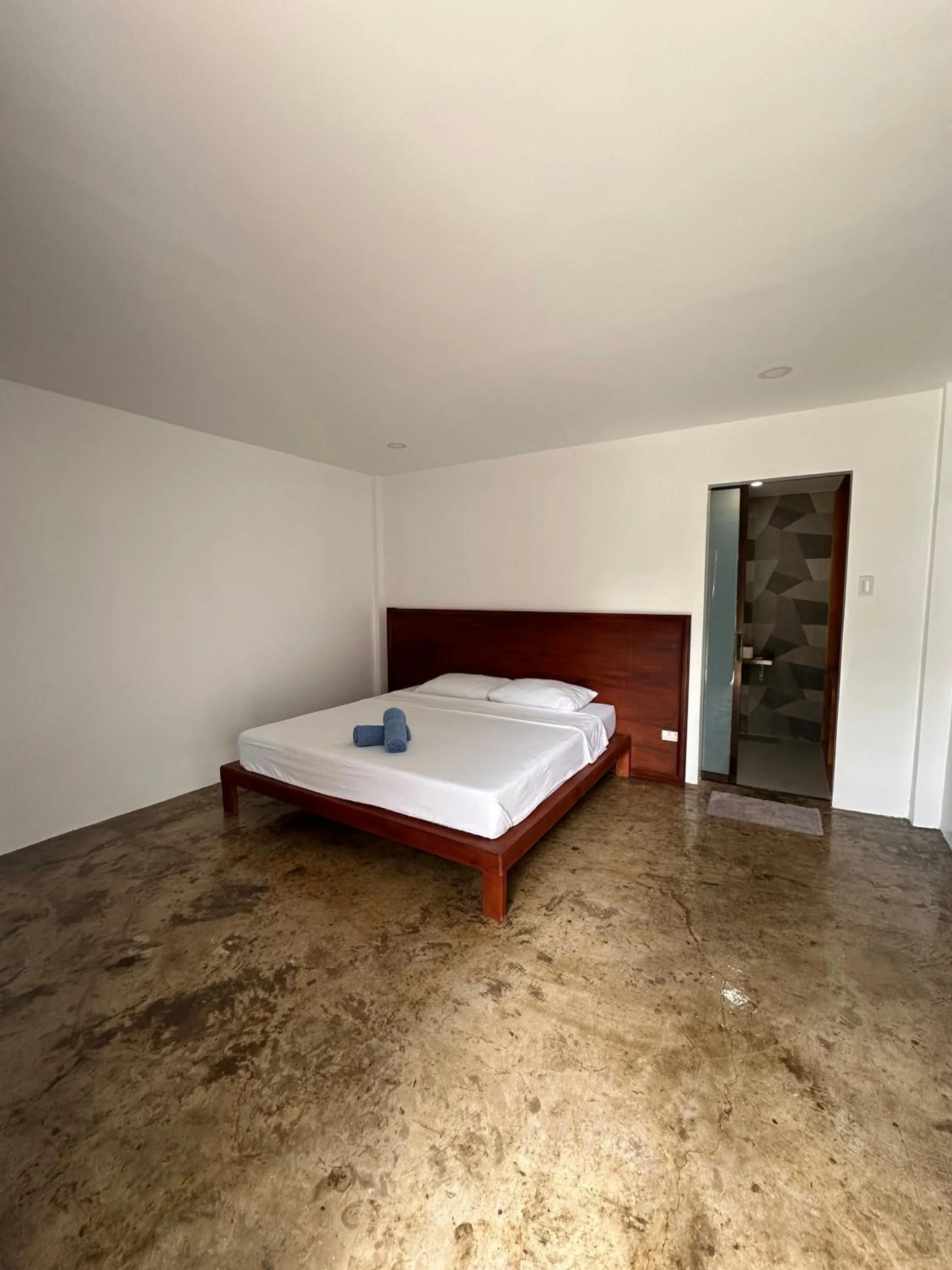 Bed in Bluewaves Hostel & Villa Panagsama by Hiverooms