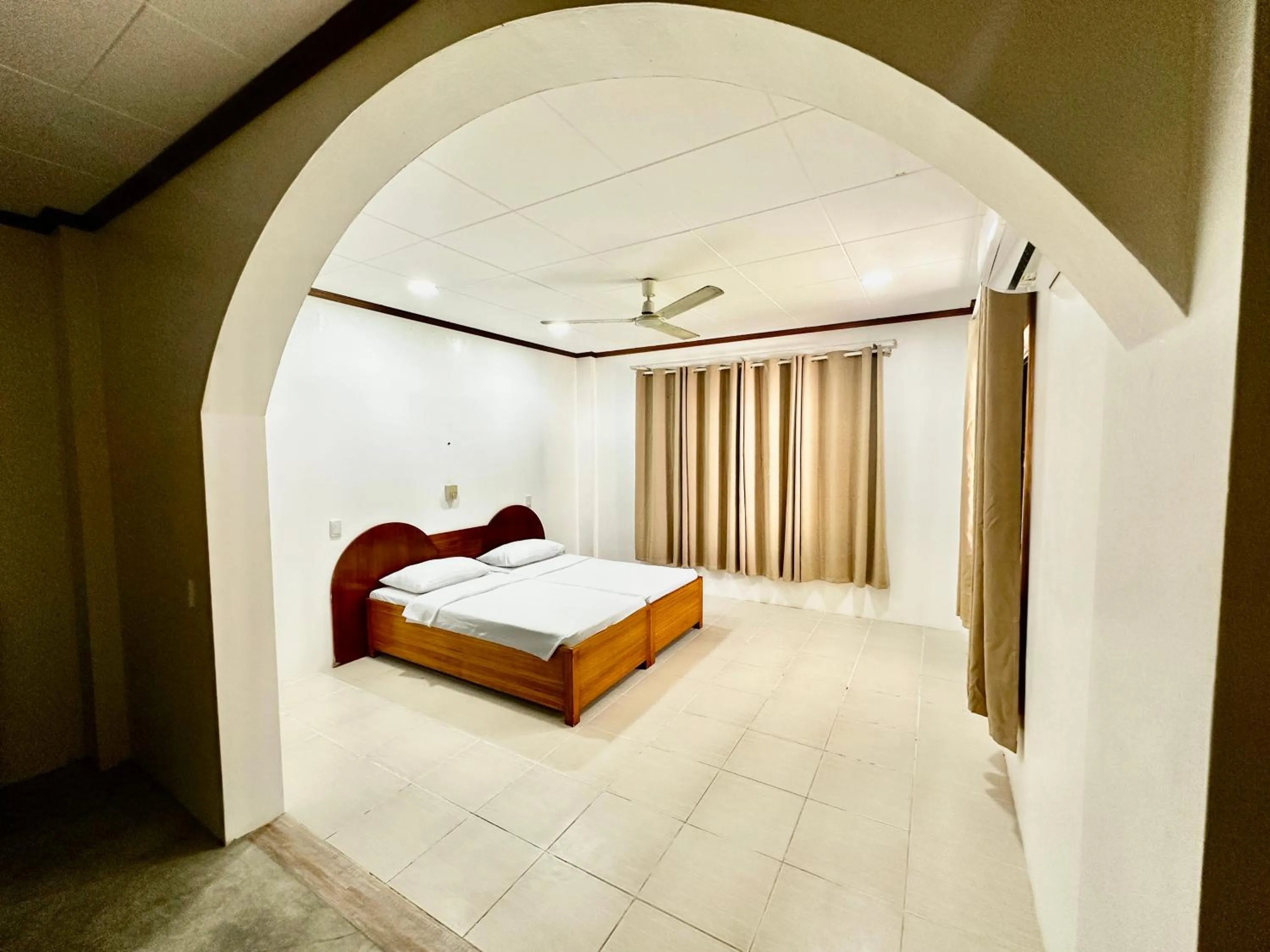 Bed in Bluewaves Hostel & Villa Panagsama by Hiverooms
