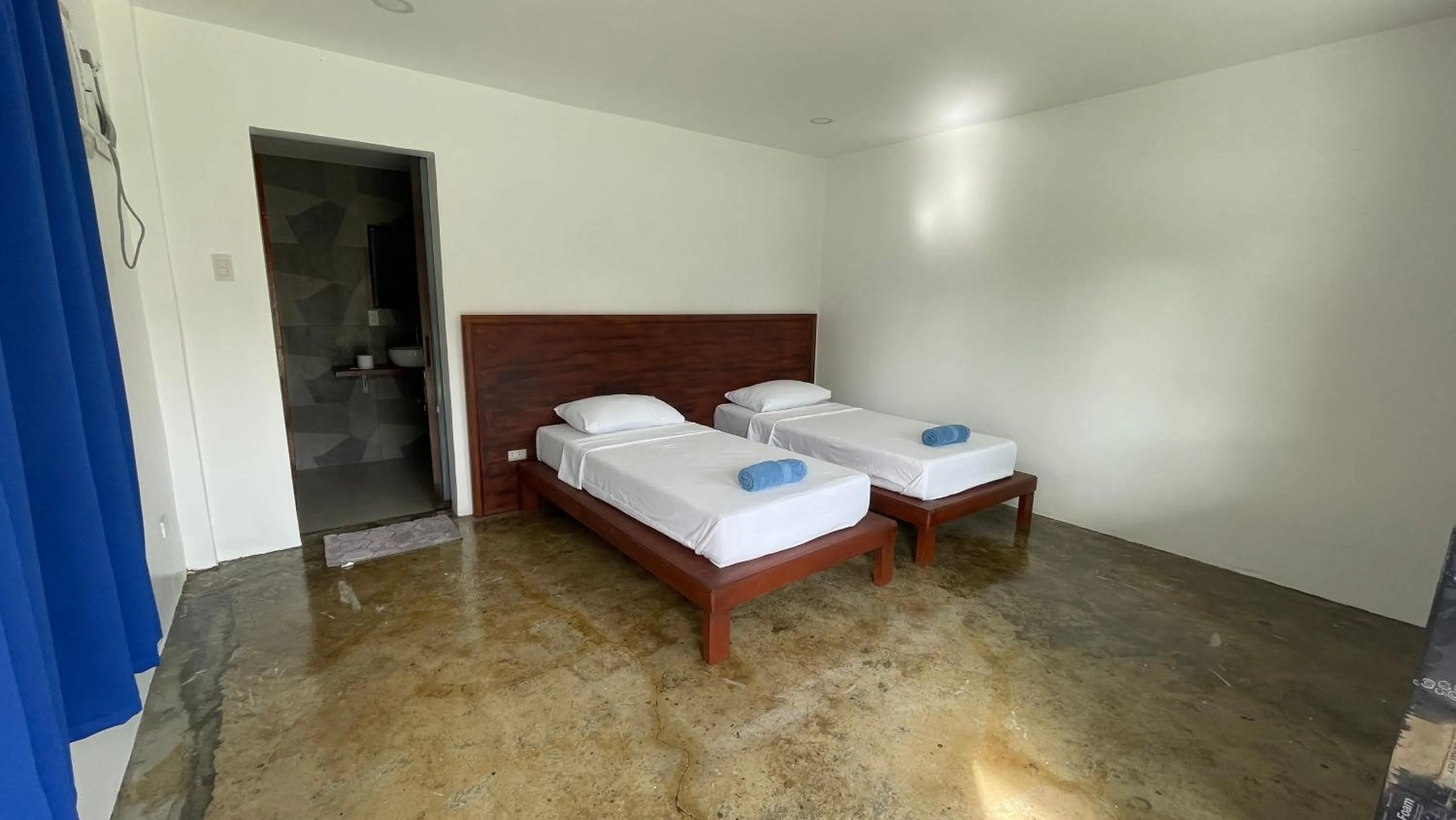 Bed in Bluewaves Hostel & Villa Panagsama by Hiverooms