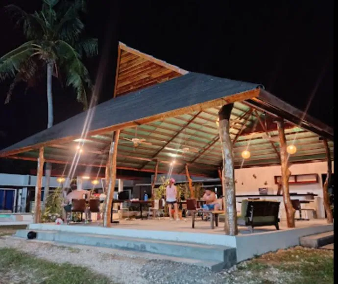 Restaurant/places to eat in Bluewaves Hostel & Villa Panagsama by Hiverooms