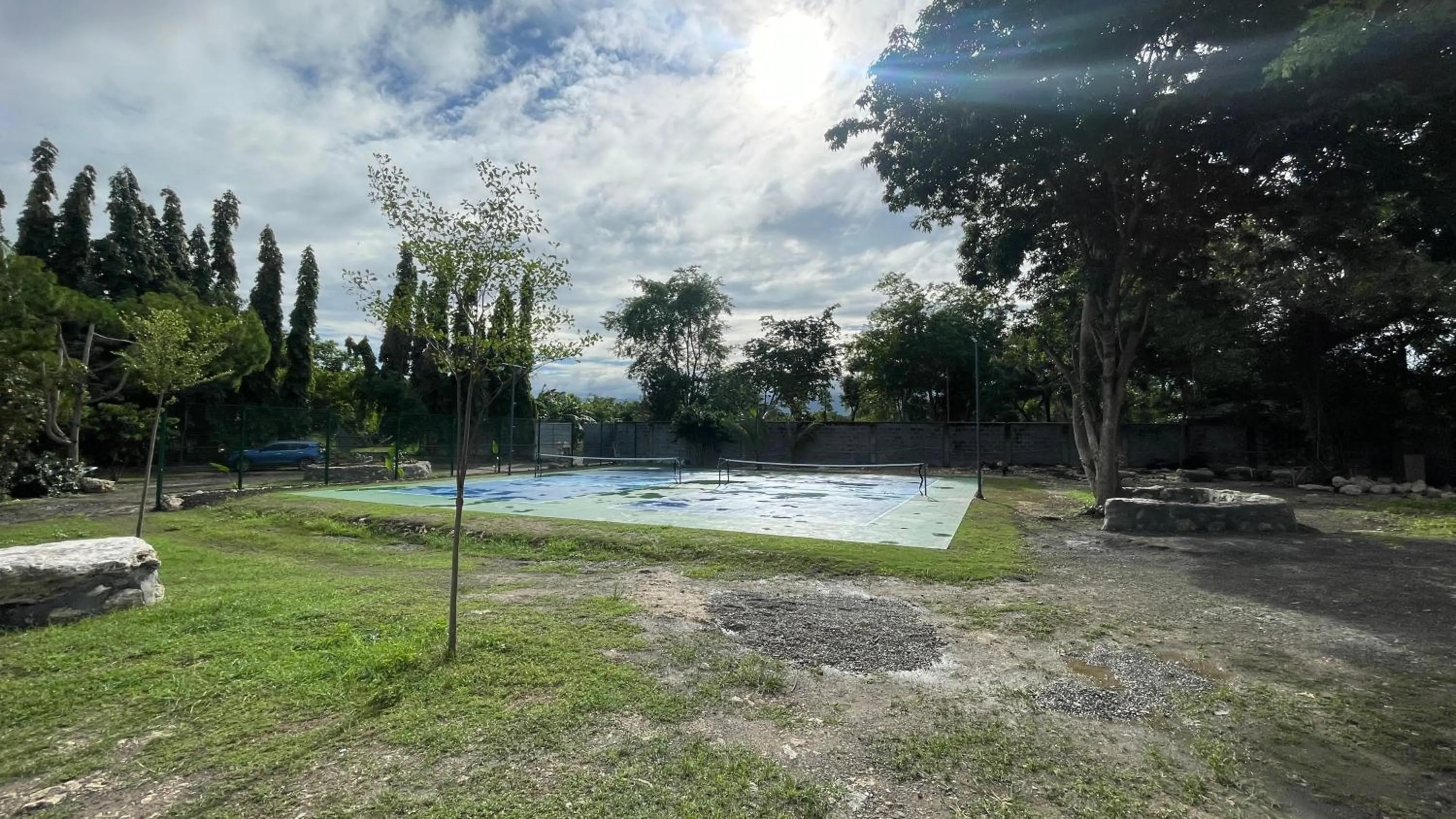 Property building in Bluewaves Hostel & Villa Panagsama by Hiverooms