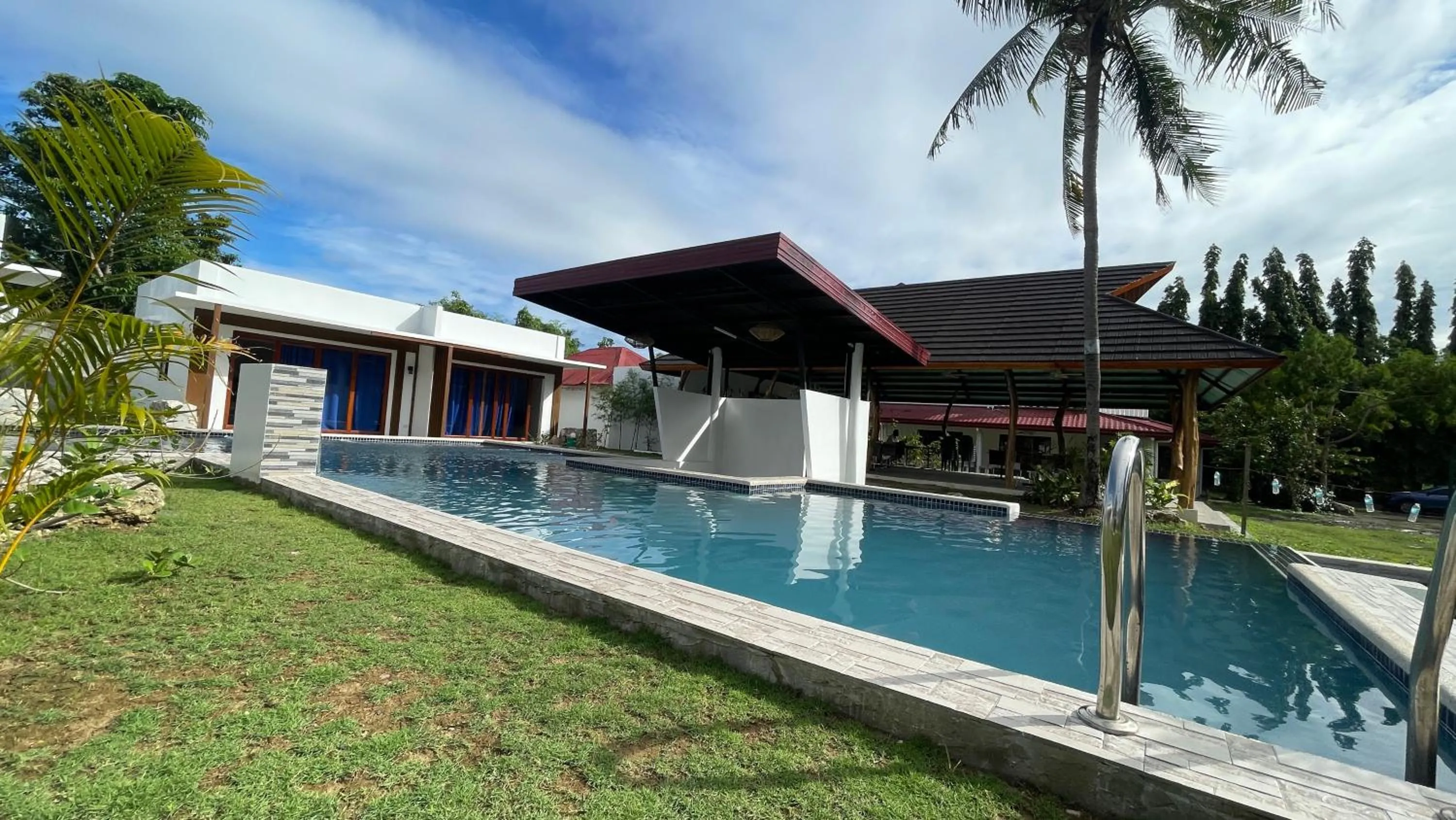 Property building in Bluewaves Hostel & Villa Panagsama by Hiverooms