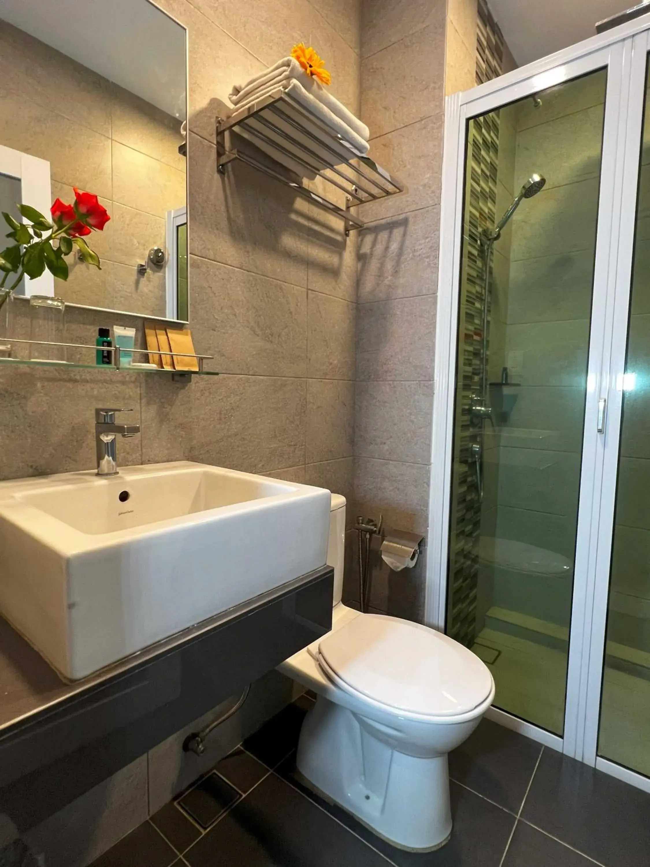 Deluxe Twin Room with Street View in Cenang Plaza Beach Hotel Deluxe Twin Room with Street View in Cenang Plaza Beach Hotel