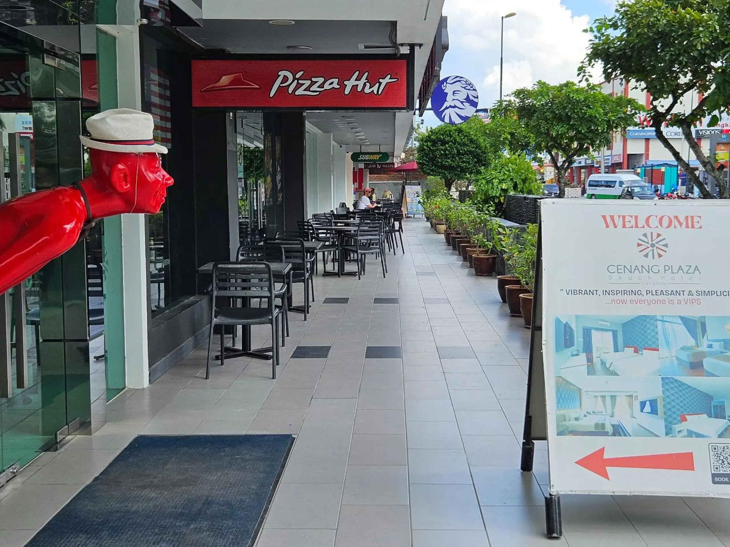 Restaurant/places to eat in Cenang Plaza Beach Hotel Restaurant/places to eat in Cenang Plaza Beach Hotel