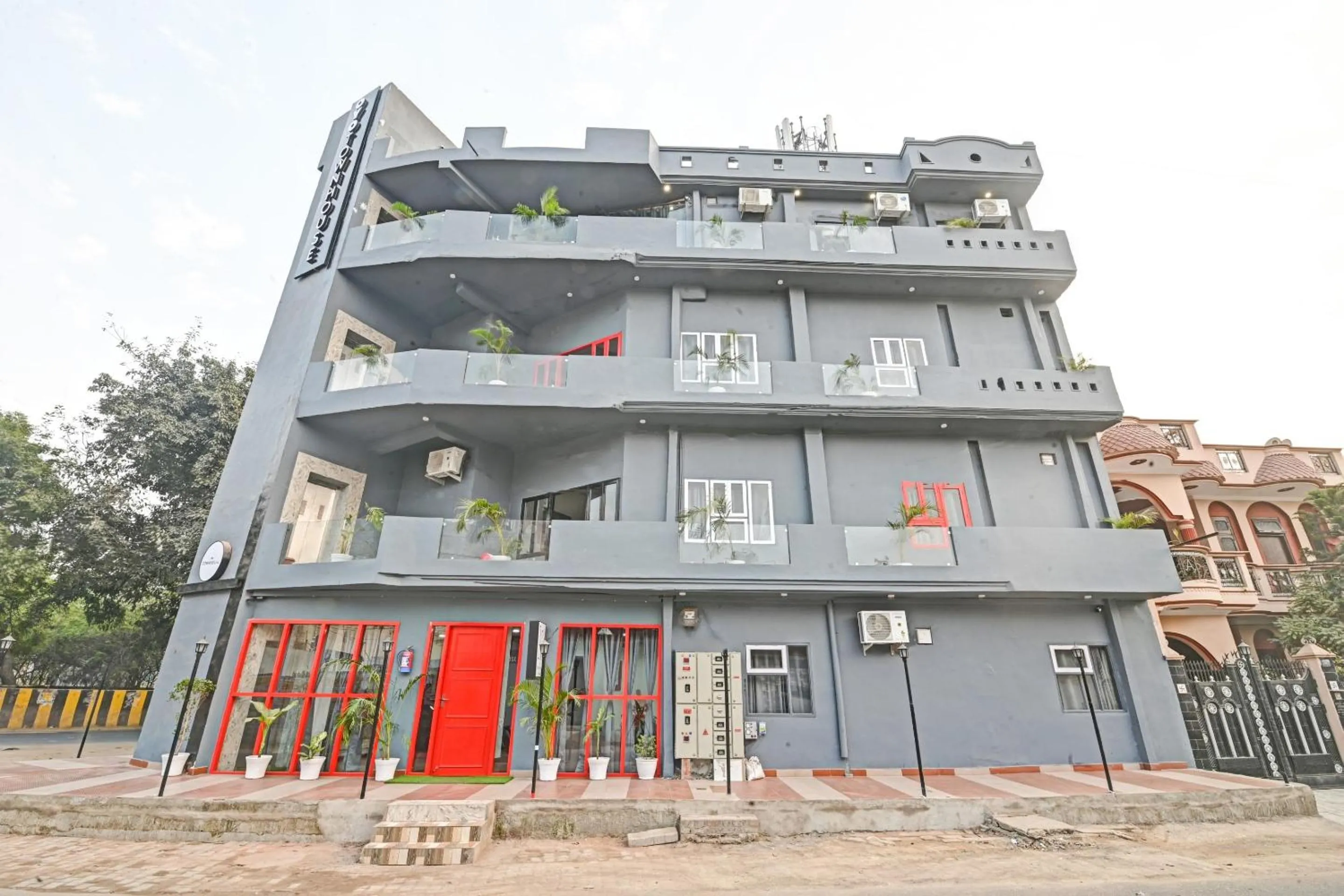 Facade/entrance in Townhouse Super- Govind Nagar