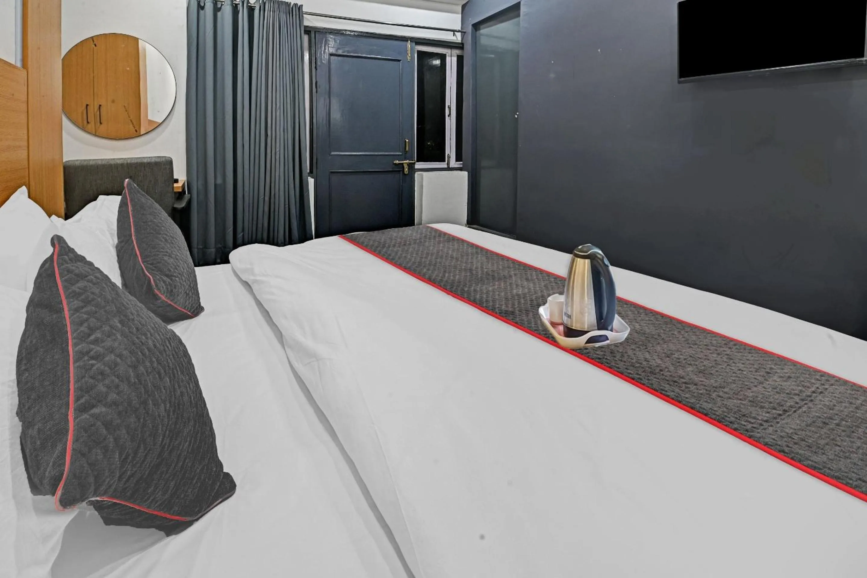 Bedroom, Bed in Townhouse Super- Govind Nagar