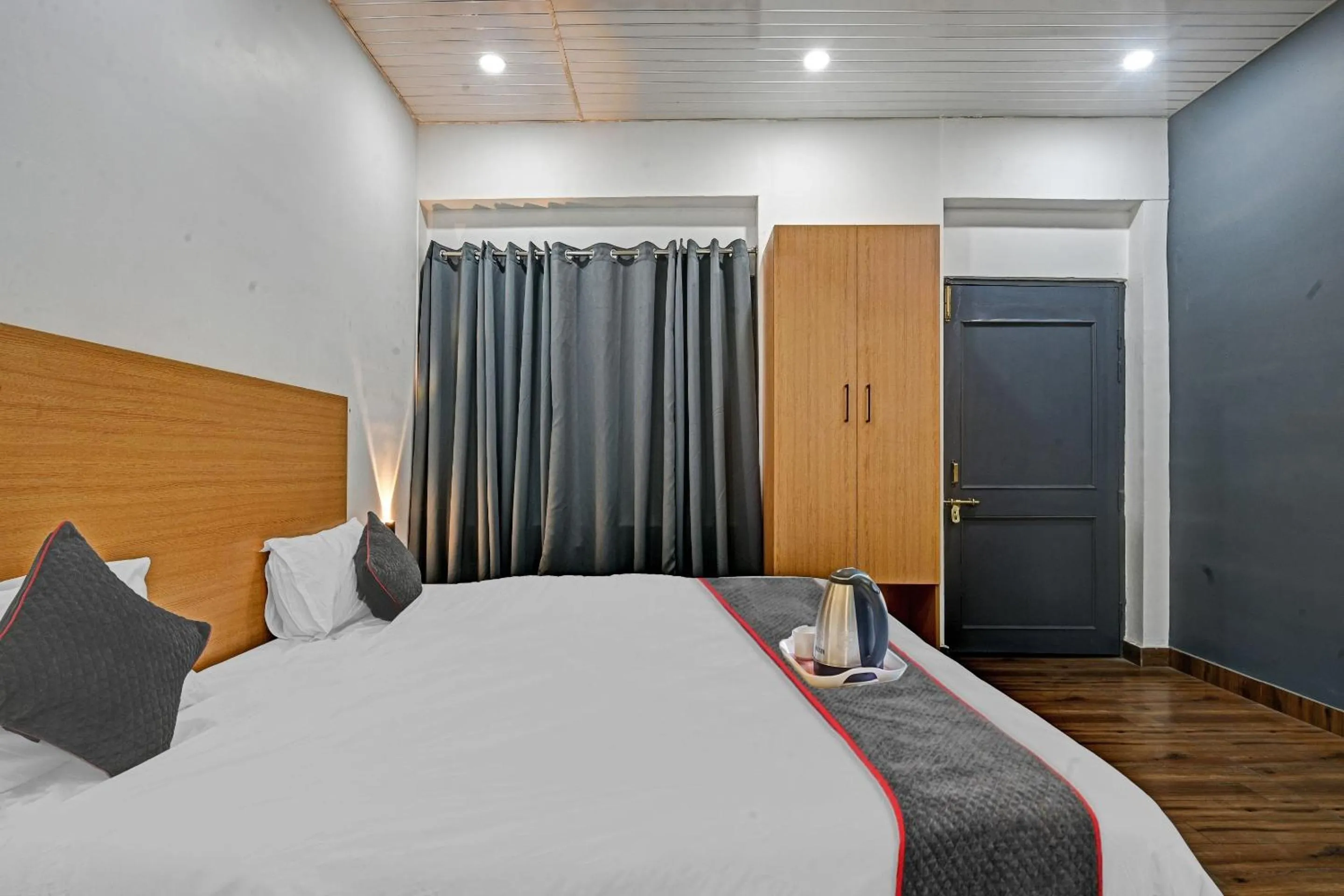 Bedroom, Bed in Townhouse Super- Govind Nagar