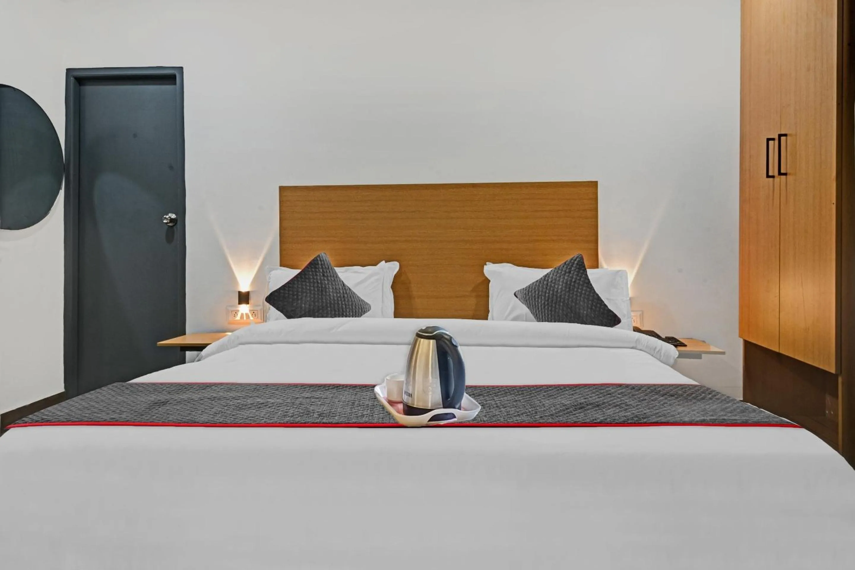 Bedroom, Bed in Townhouse Super- Govind Nagar