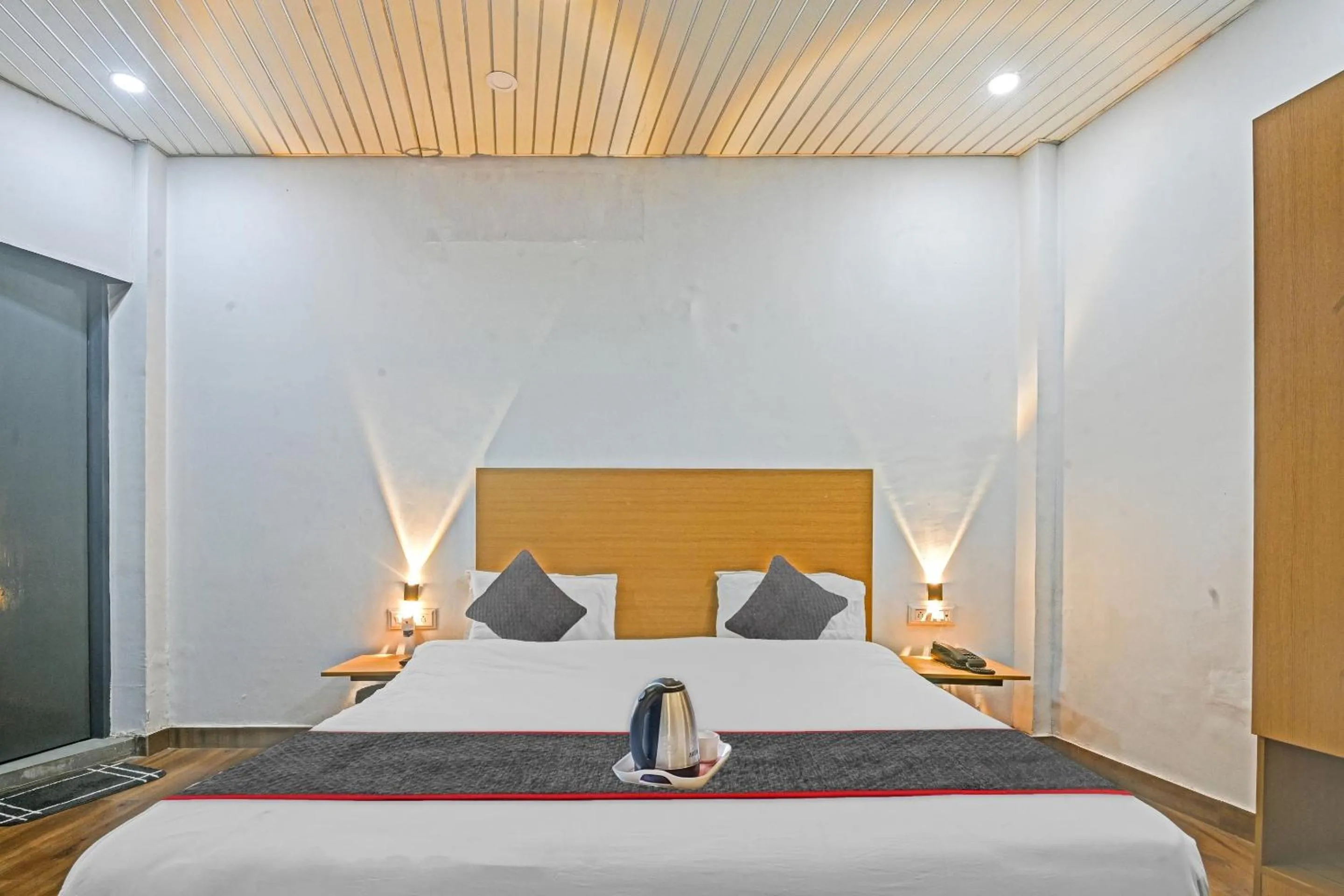 Bedroom, Bed in Townhouse Super- Govind Nagar