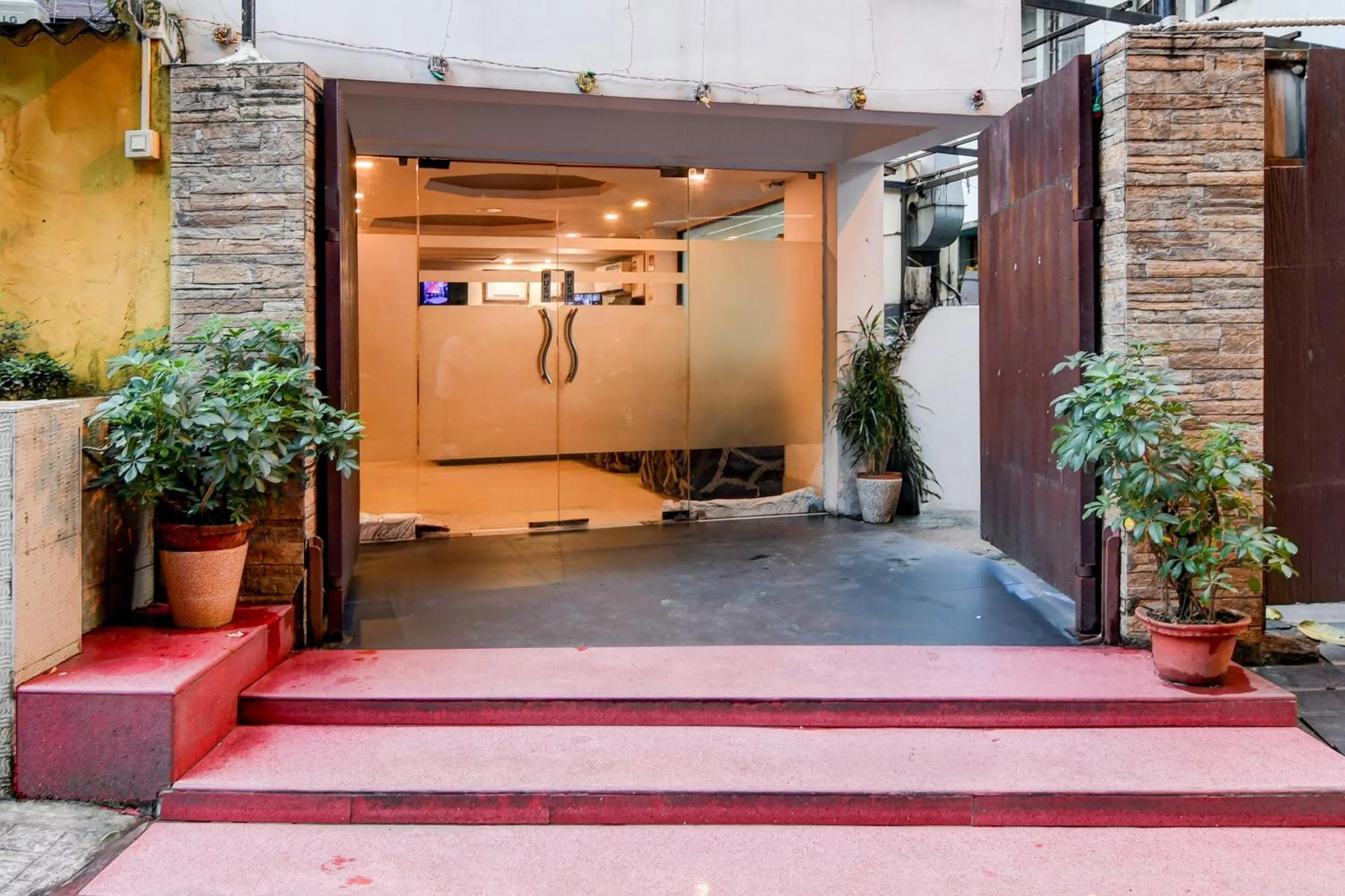 Facade/entrance in Super Townhouse Oak Ballygunge Formerly Hotel Lovelock