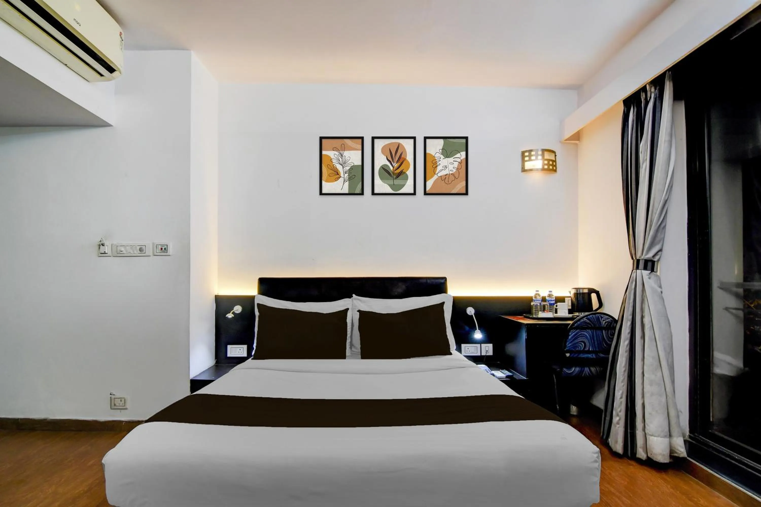 Bedroom, Bed in Super Townhouse Oak Ballygunge Formerly Hotel Lovelock