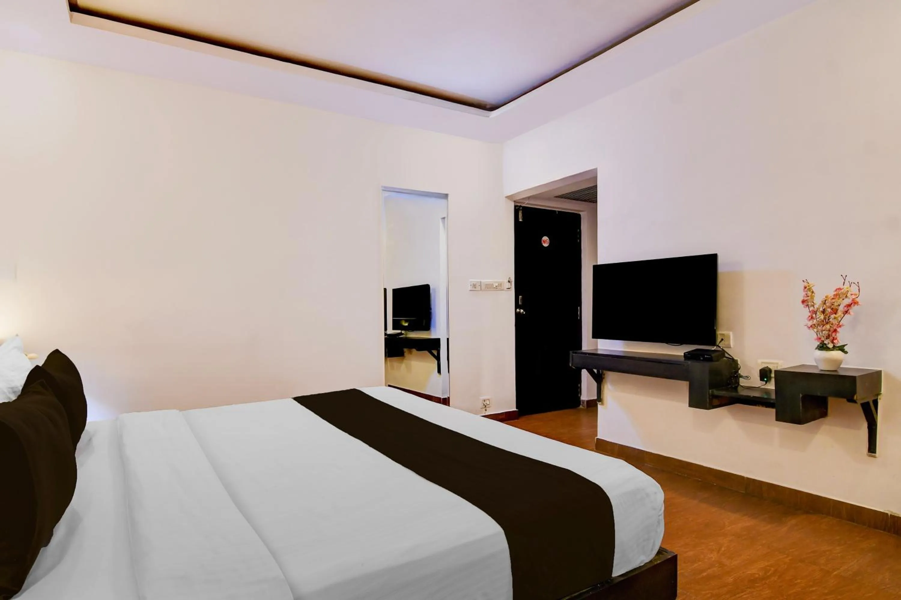 Bedroom, Bed in Super Townhouse Oak Ballygunge Formerly Hotel Lovelock