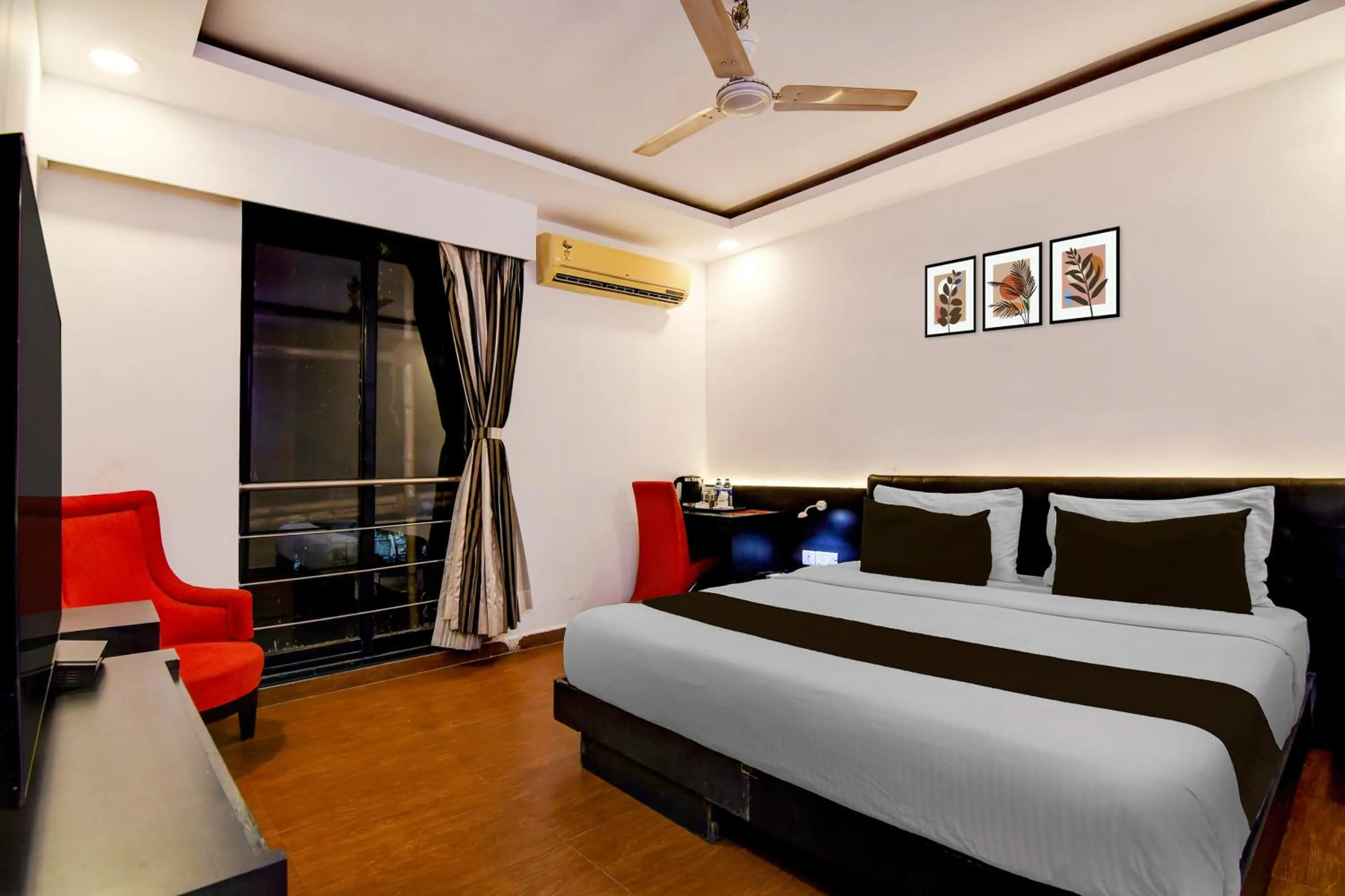 Bedroom, Bed in Super Townhouse Oak Ballygunge Formerly Hotel Lovelock