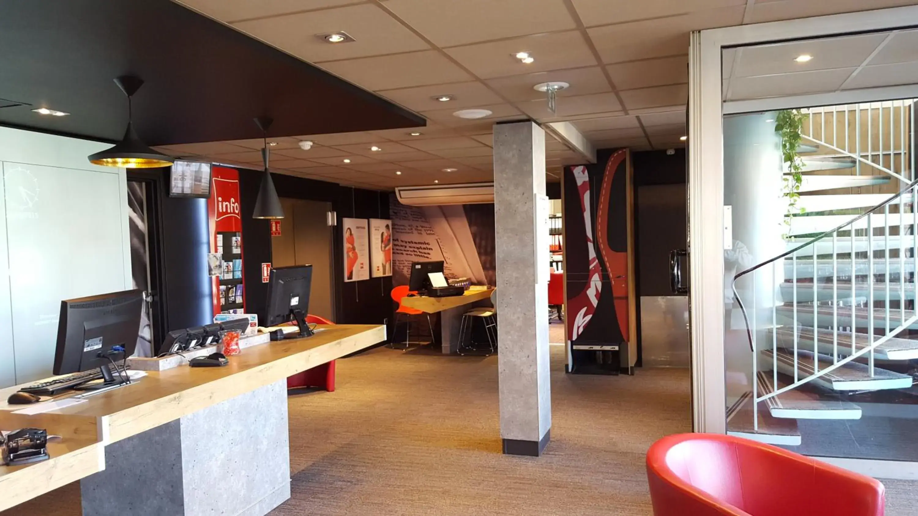 Lobby or reception in ibis Cambrai Lobby or reception in ibis Cambrai