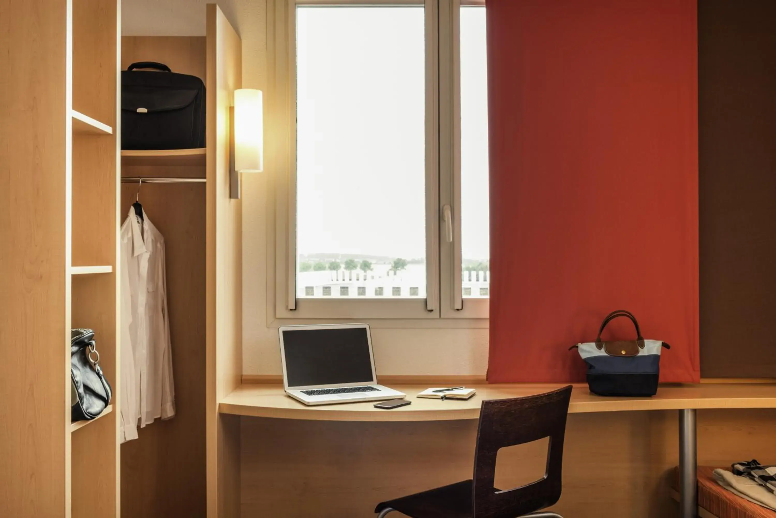 Photo of the whole room in ibis Cambrai Photo of the whole room in ibis Cambrai